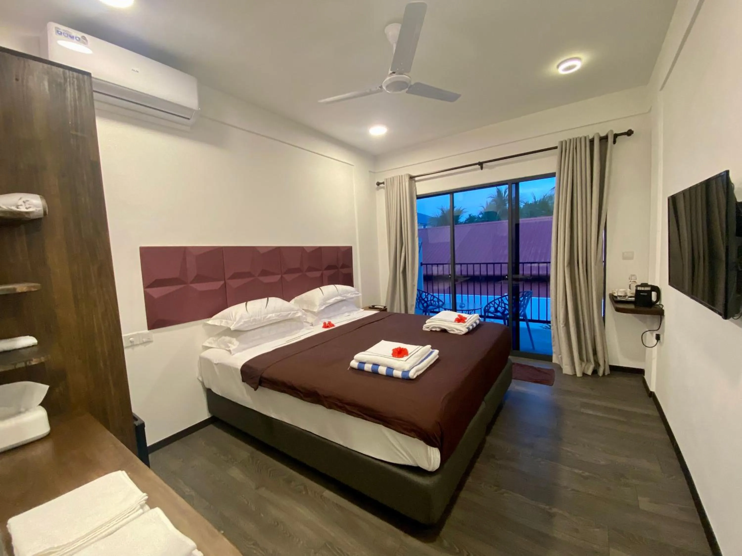 Bedroom, Bed in chillax Thoddoo