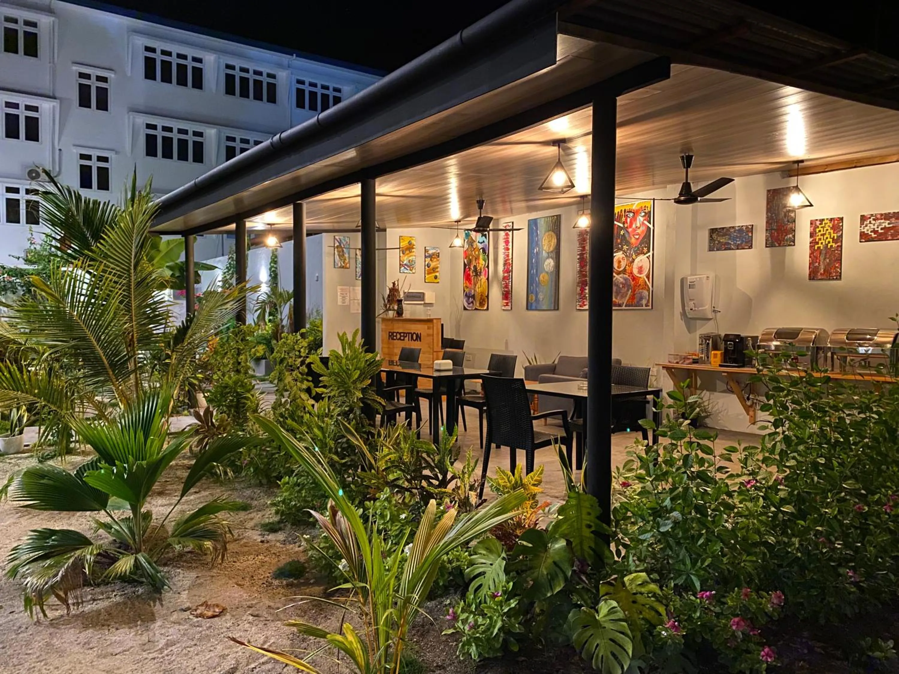 Restaurant/places to eat in chillax Thoddoo
