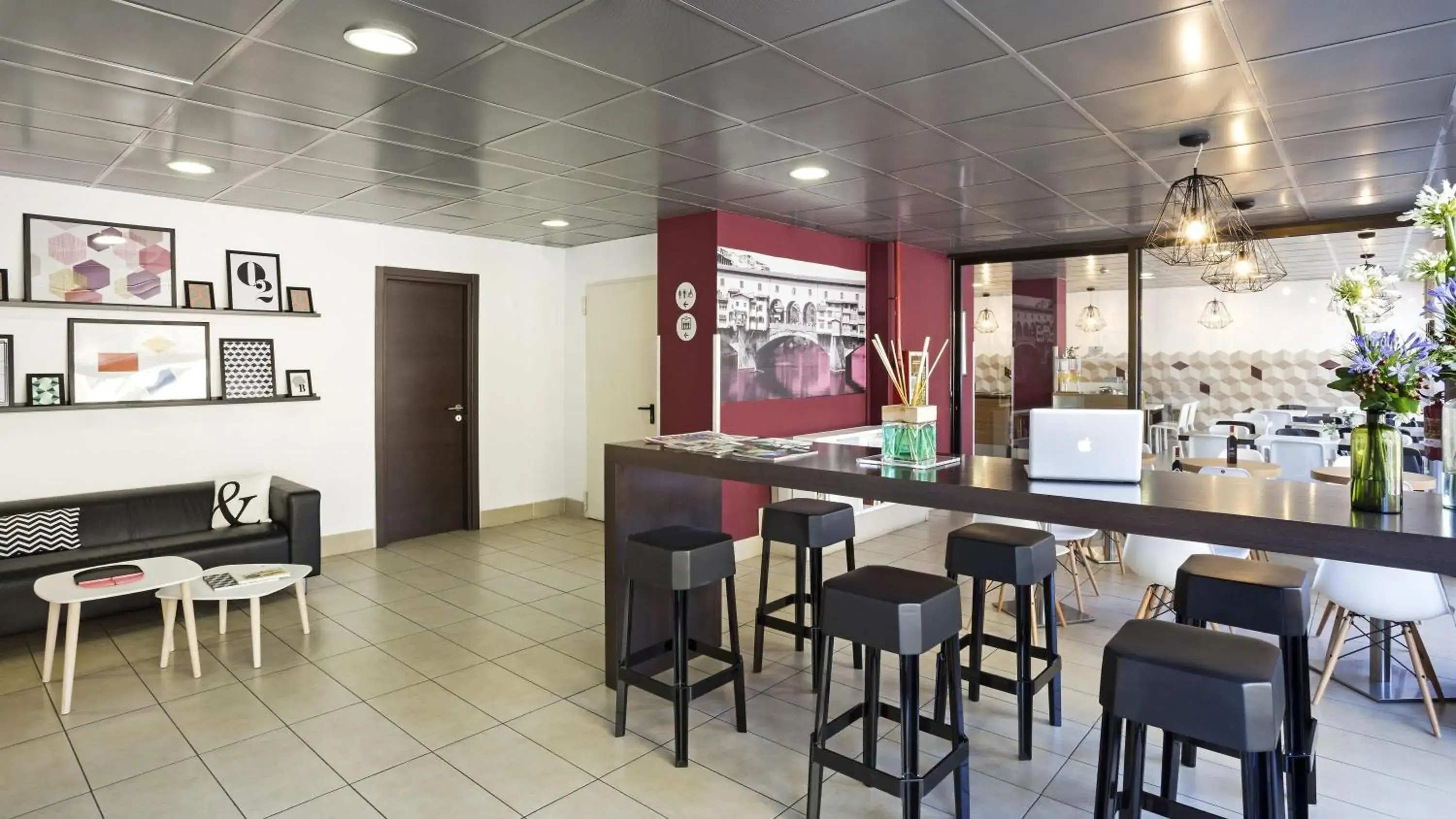 Lounge or bar in B&B Hotel Firenze Nuovo Palazzo Di Giustizia Lounge or bar in B&B Hotel Firenze Nuovo Palazzo Di Giustizia