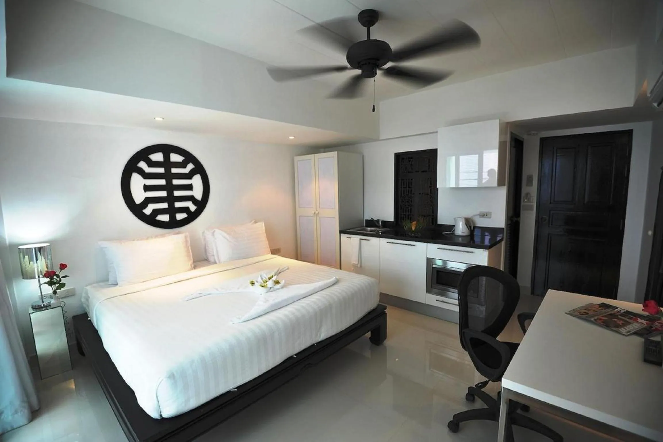 Photo of the whole room, Bed in Siam Palm Residence