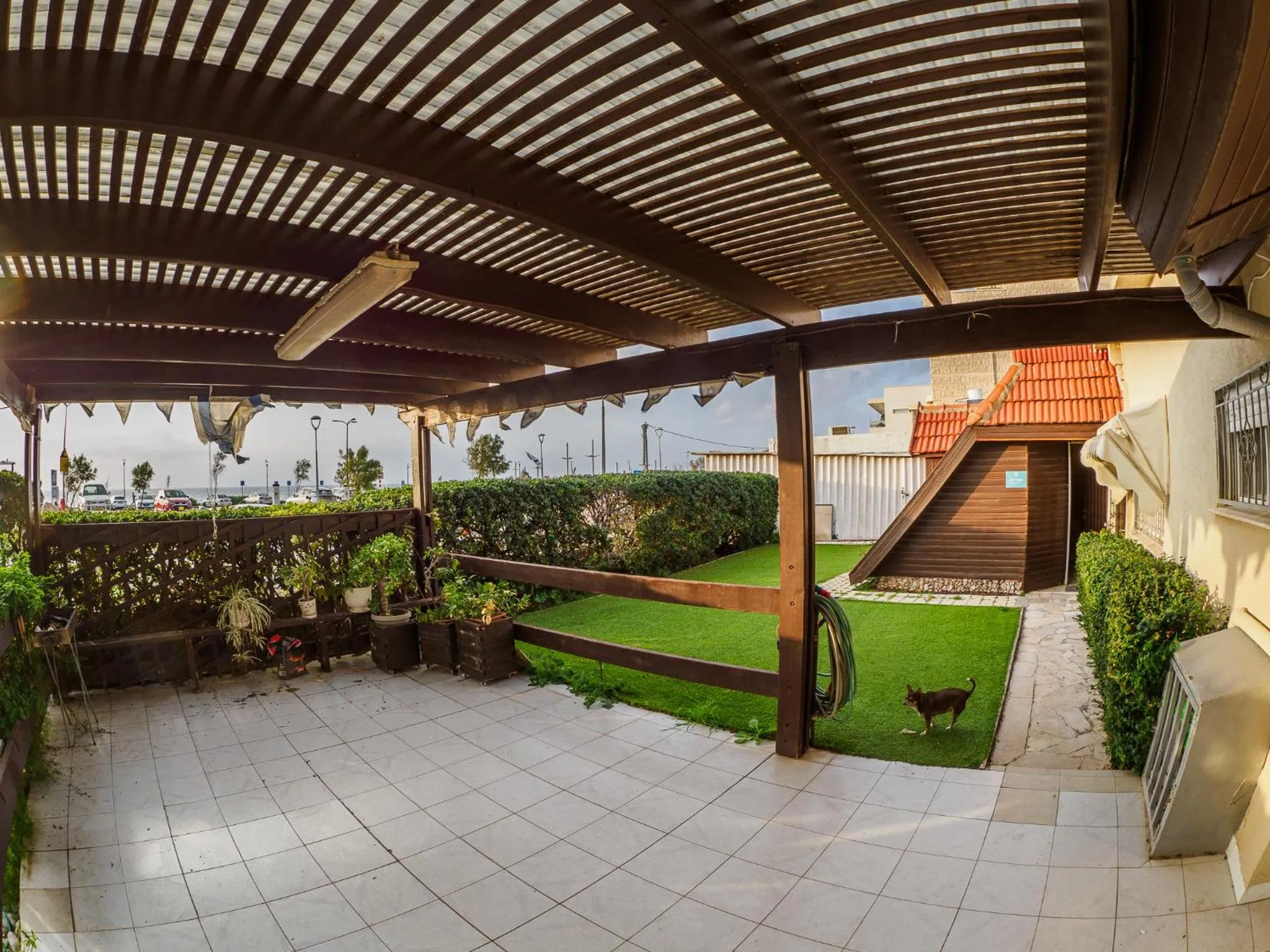 Business facilities in Breezot Yam