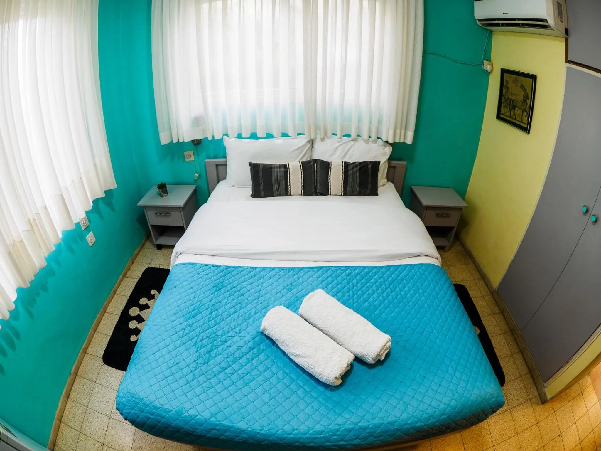 Photo of the whole room in Breezot Yam