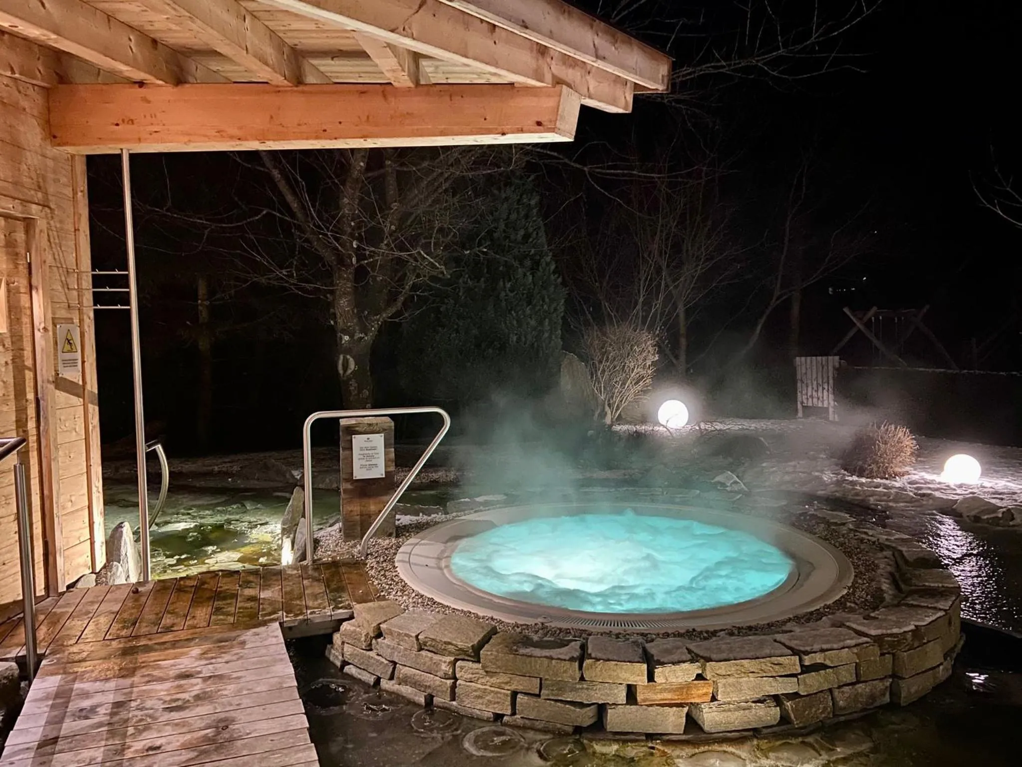 Hot Tub in Hotel Weisses Rössl - Cavallino Bianco - Adults Only