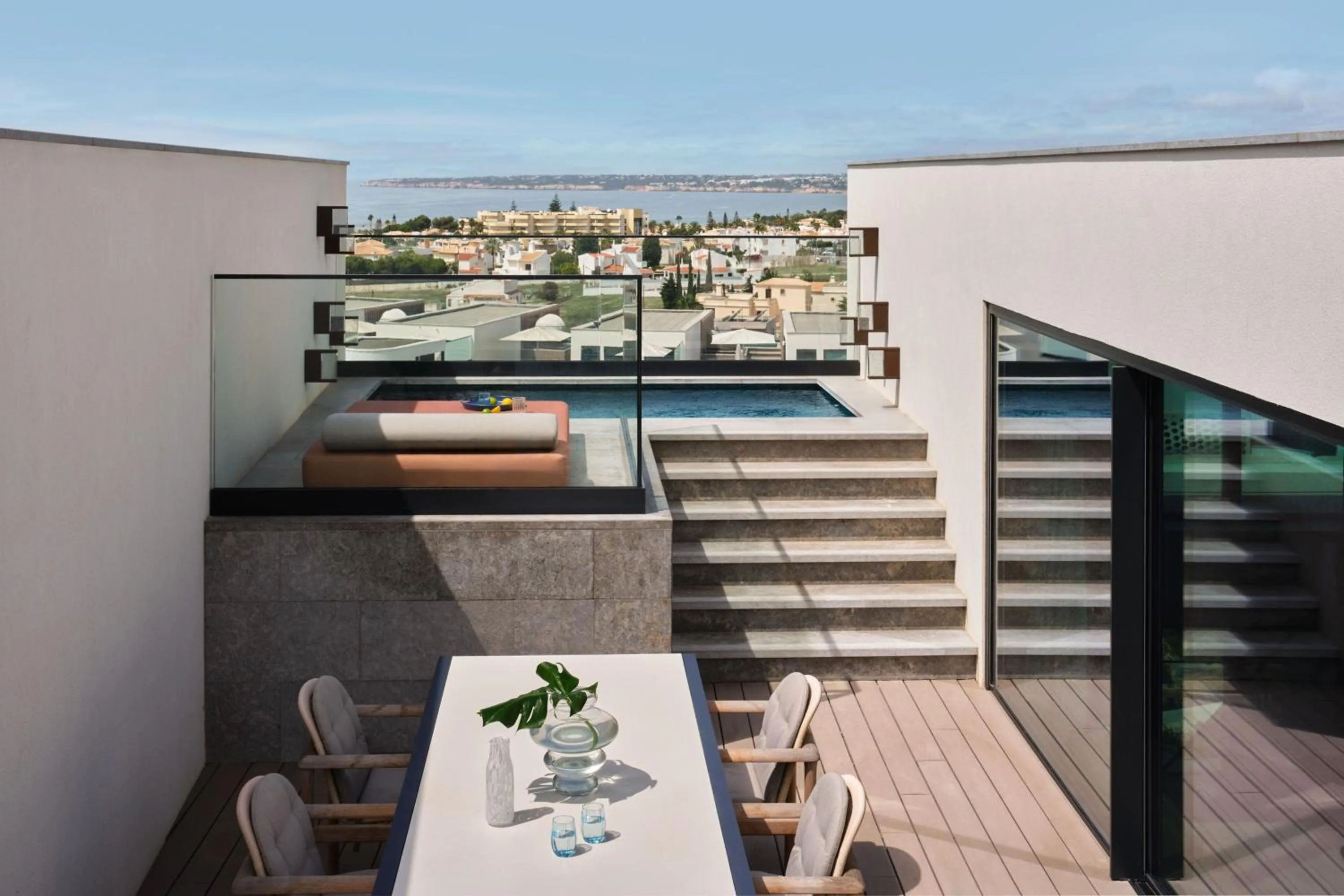 Photo of the whole room in W Algarve