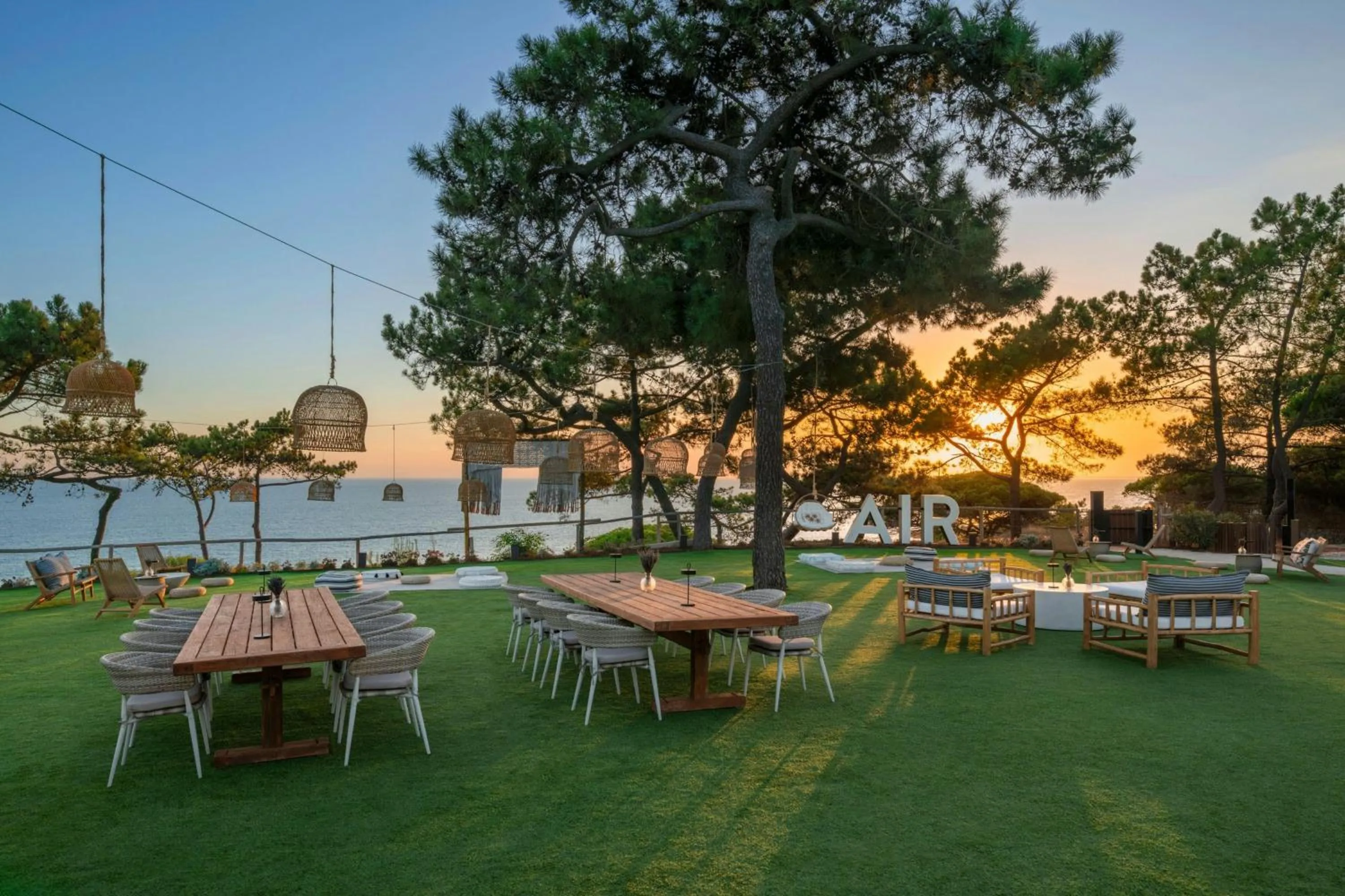 Restaurant/places to eat in W Algarve