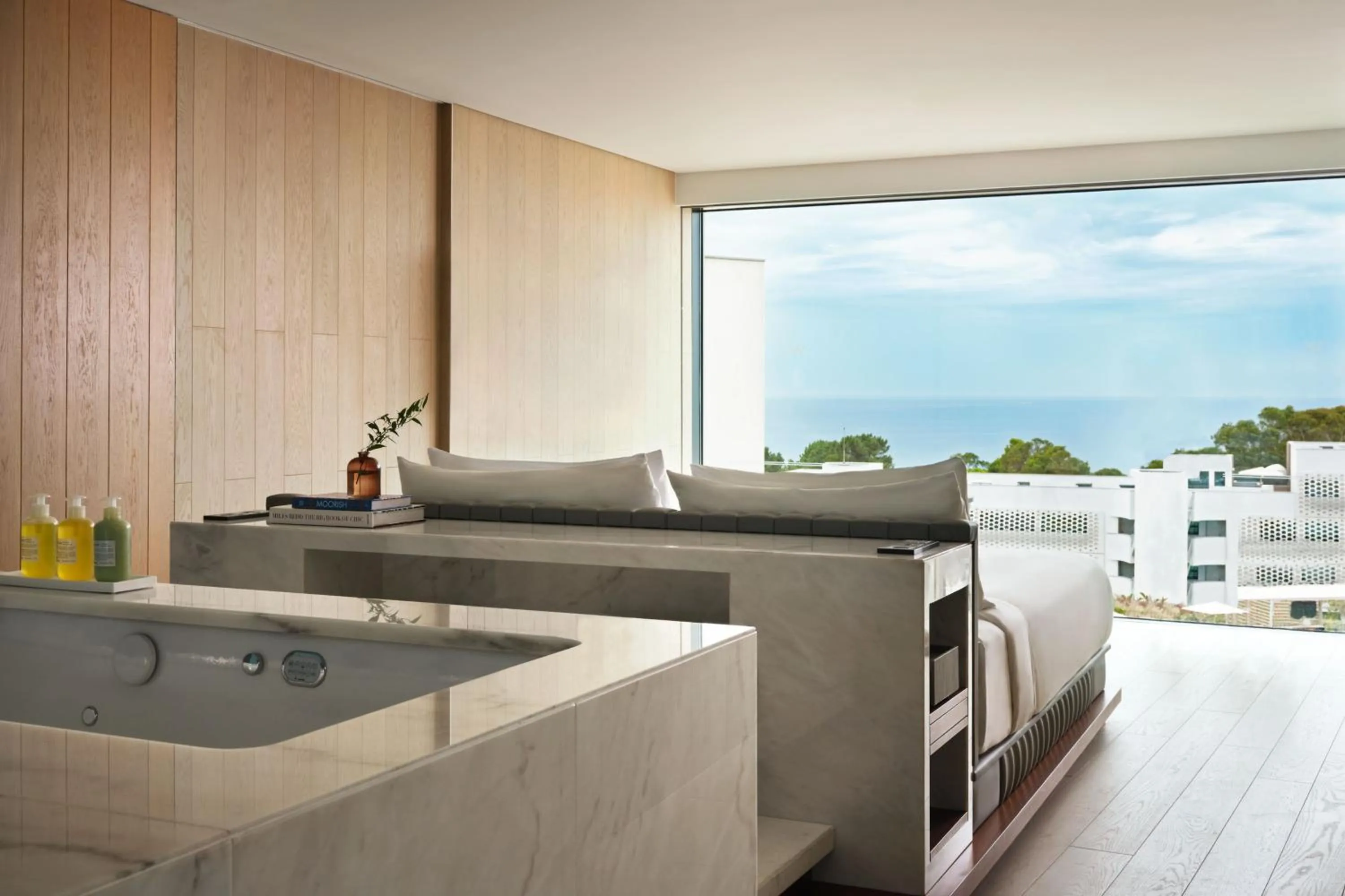 Photo of the whole room, Bed in W Algarve