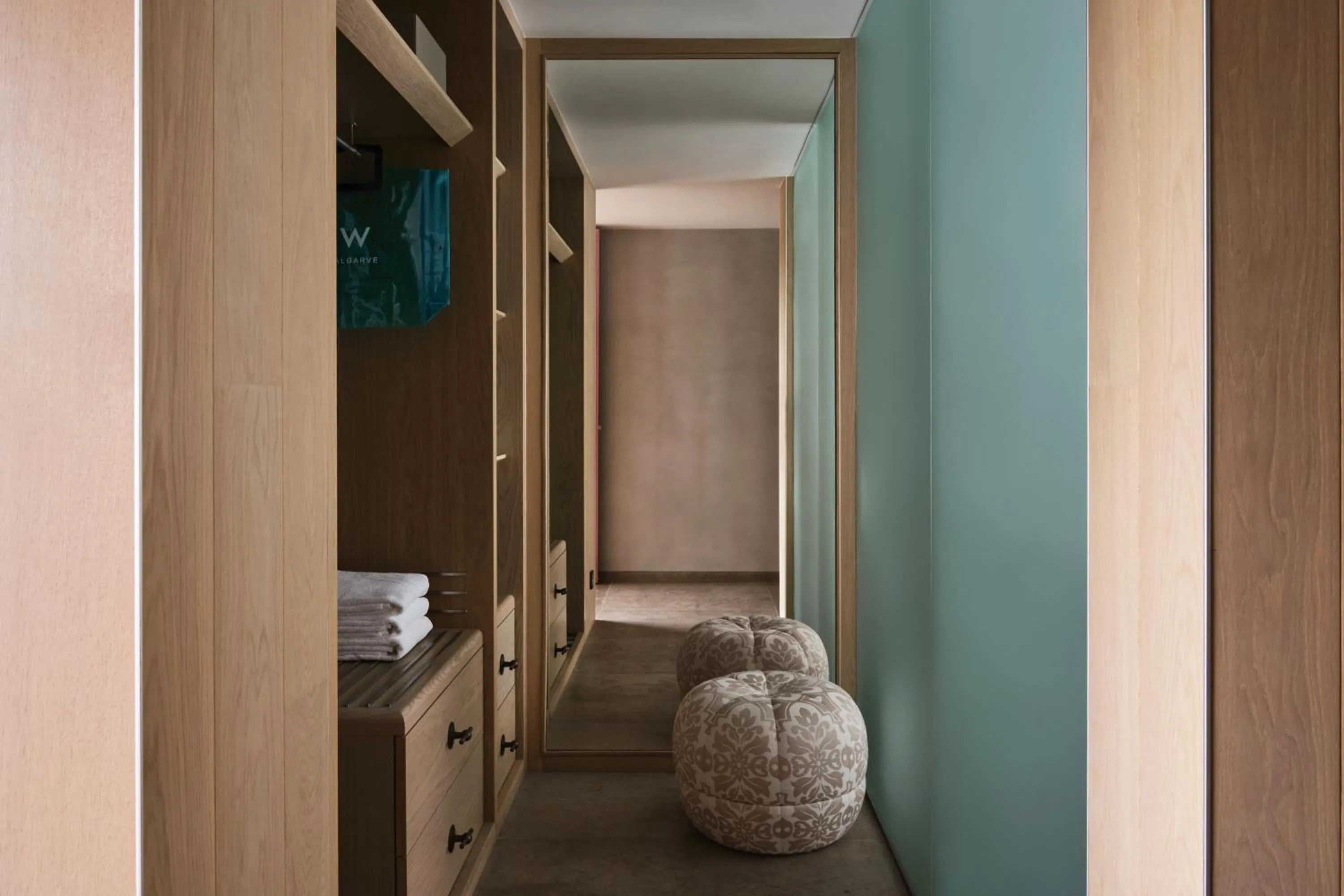 Photo of the whole room, Bed in W Algarve