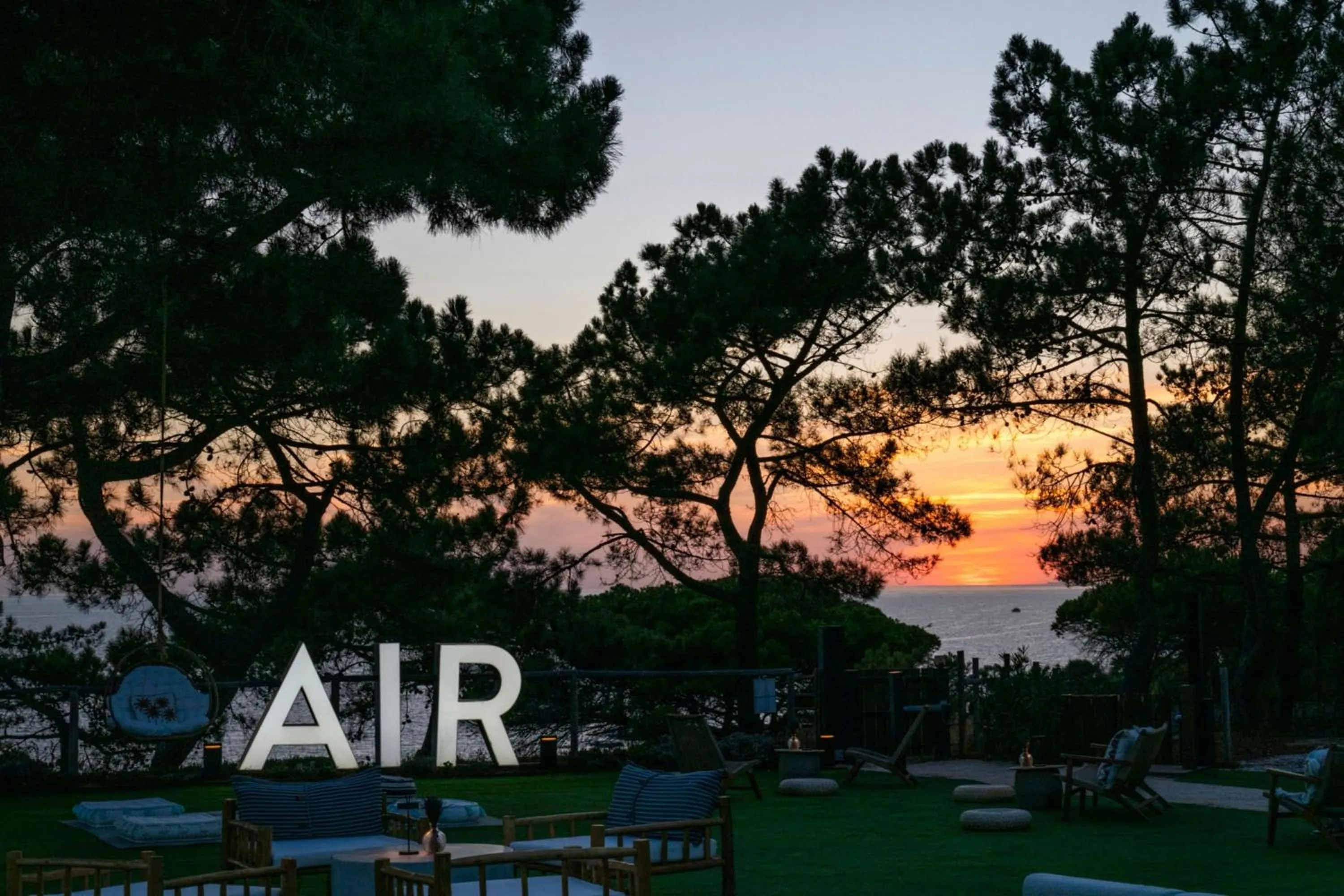 Restaurant/places to eat in W Algarve