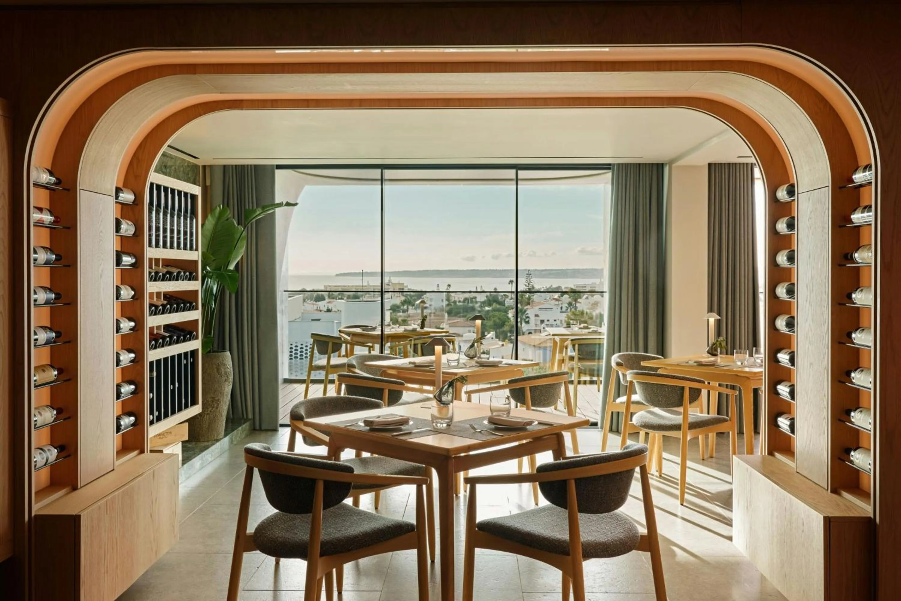 Restaurant/places to eat in W Residences Algarve