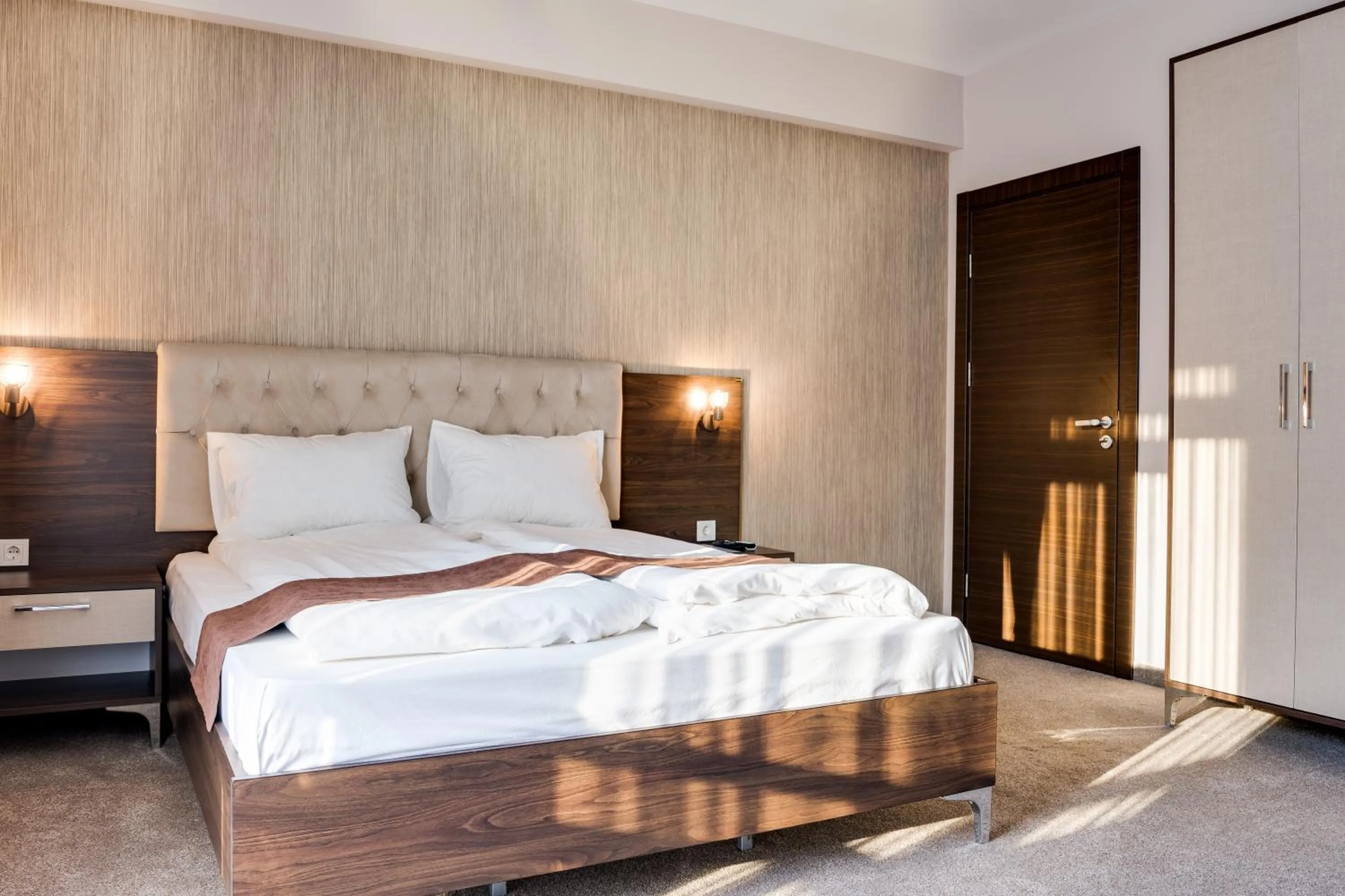 Queen Room with Balcony in Family Hotel LILIUM