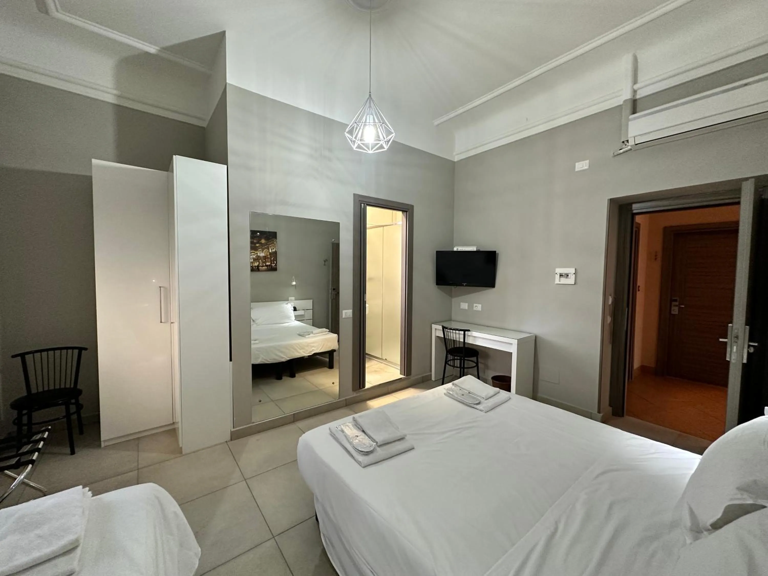 Bedroom, Bed in Hotel Bogart Milano