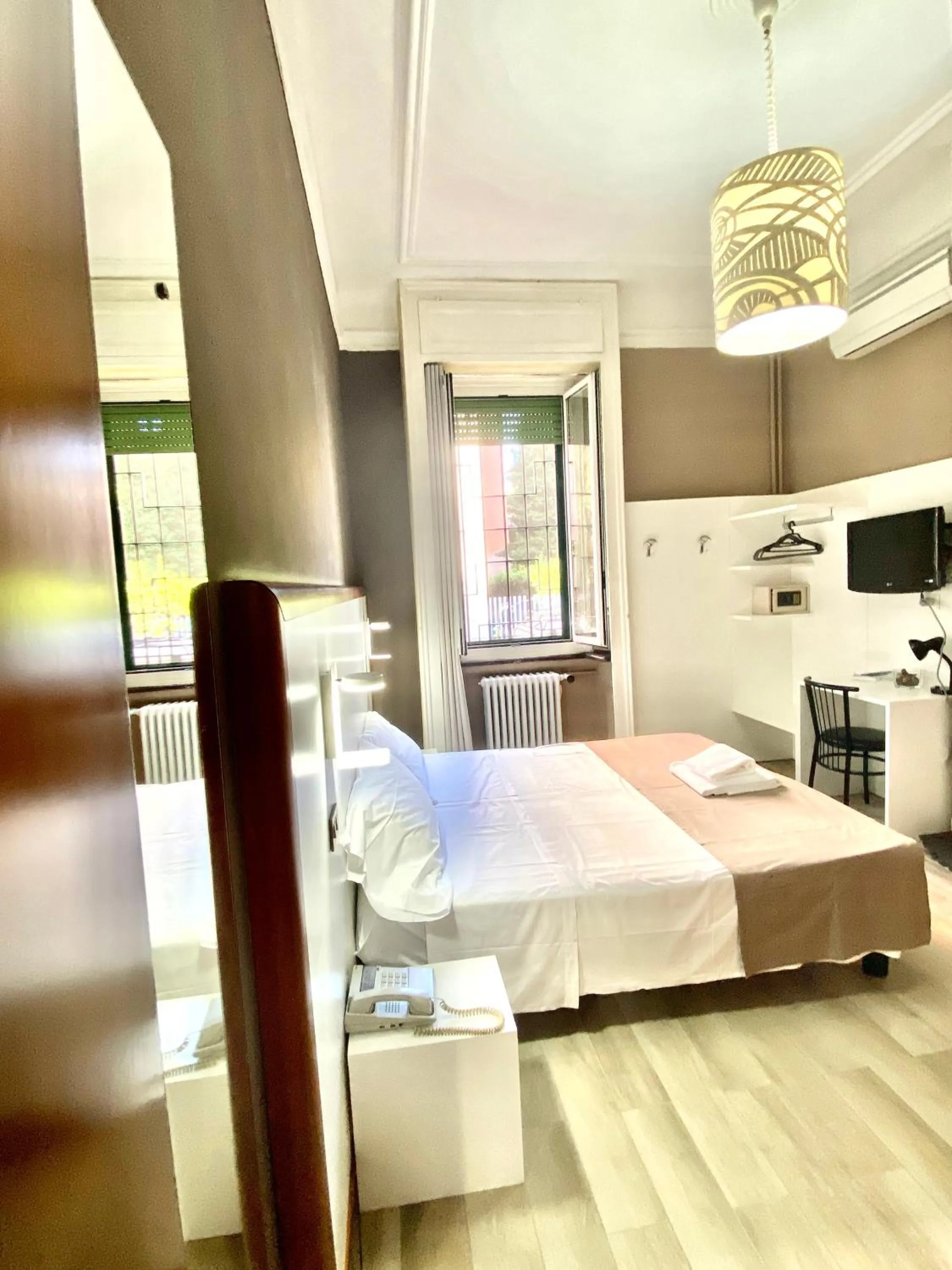 Photo of the whole room, Bed in Hotel Bogart Milano