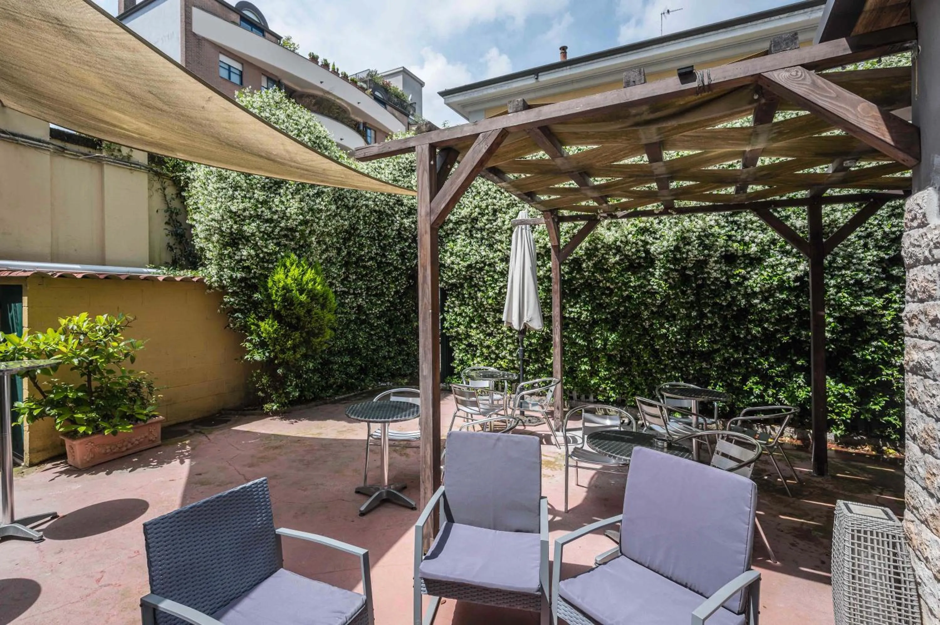 Patio in Hotel Bogart Milano
