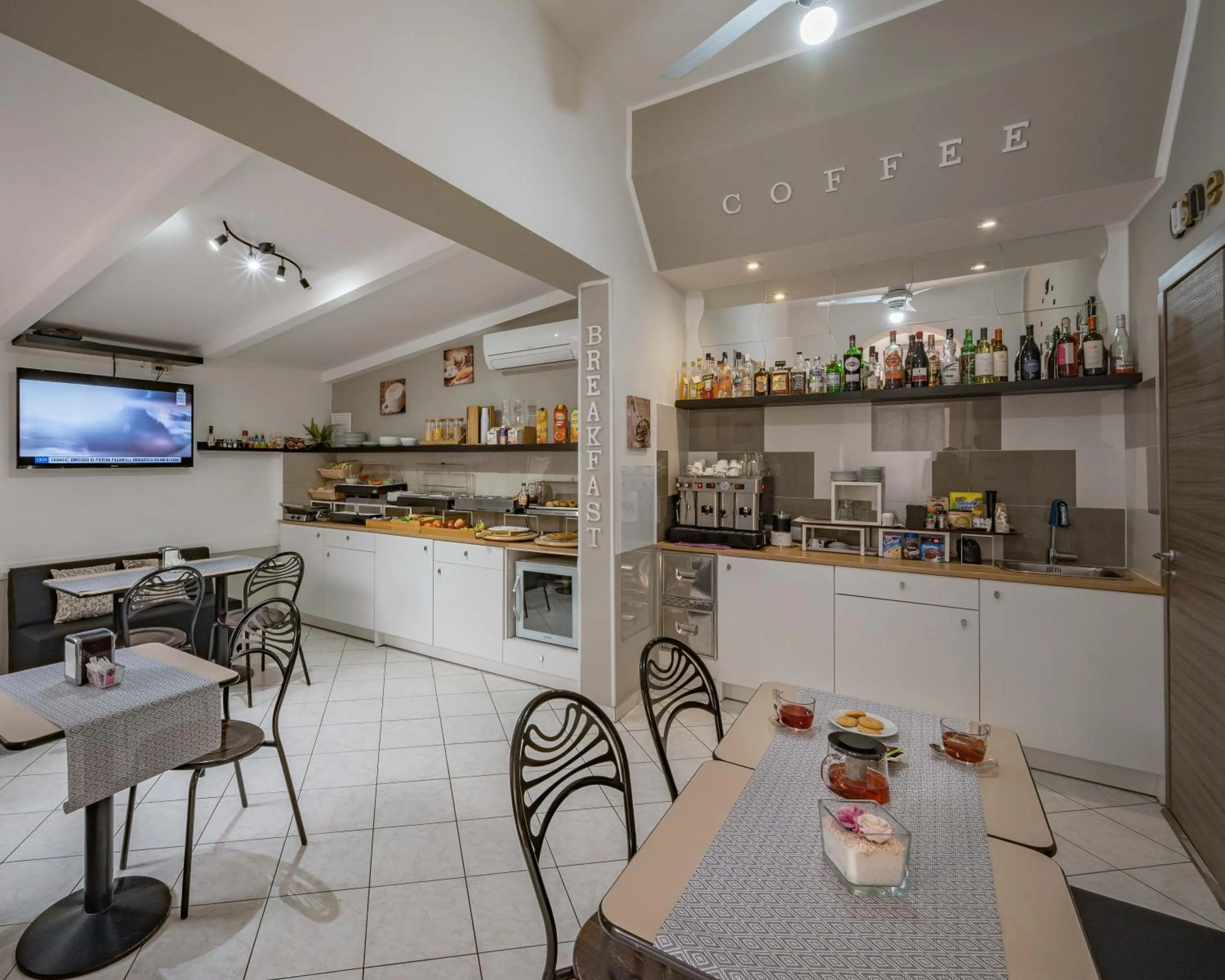 Restaurant/places to eat in Hotel Bogart Milano