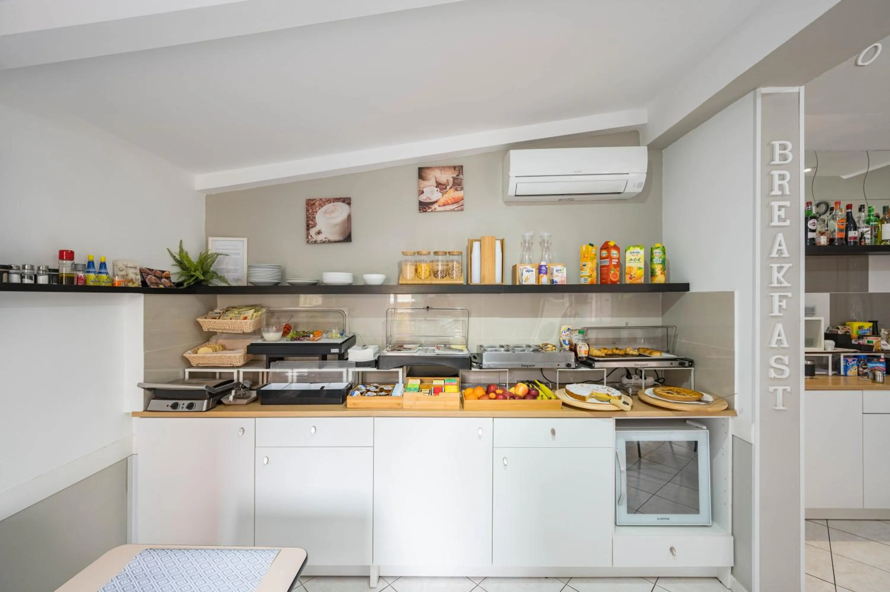 Buffet breakfast in Hotel Bogart Milano