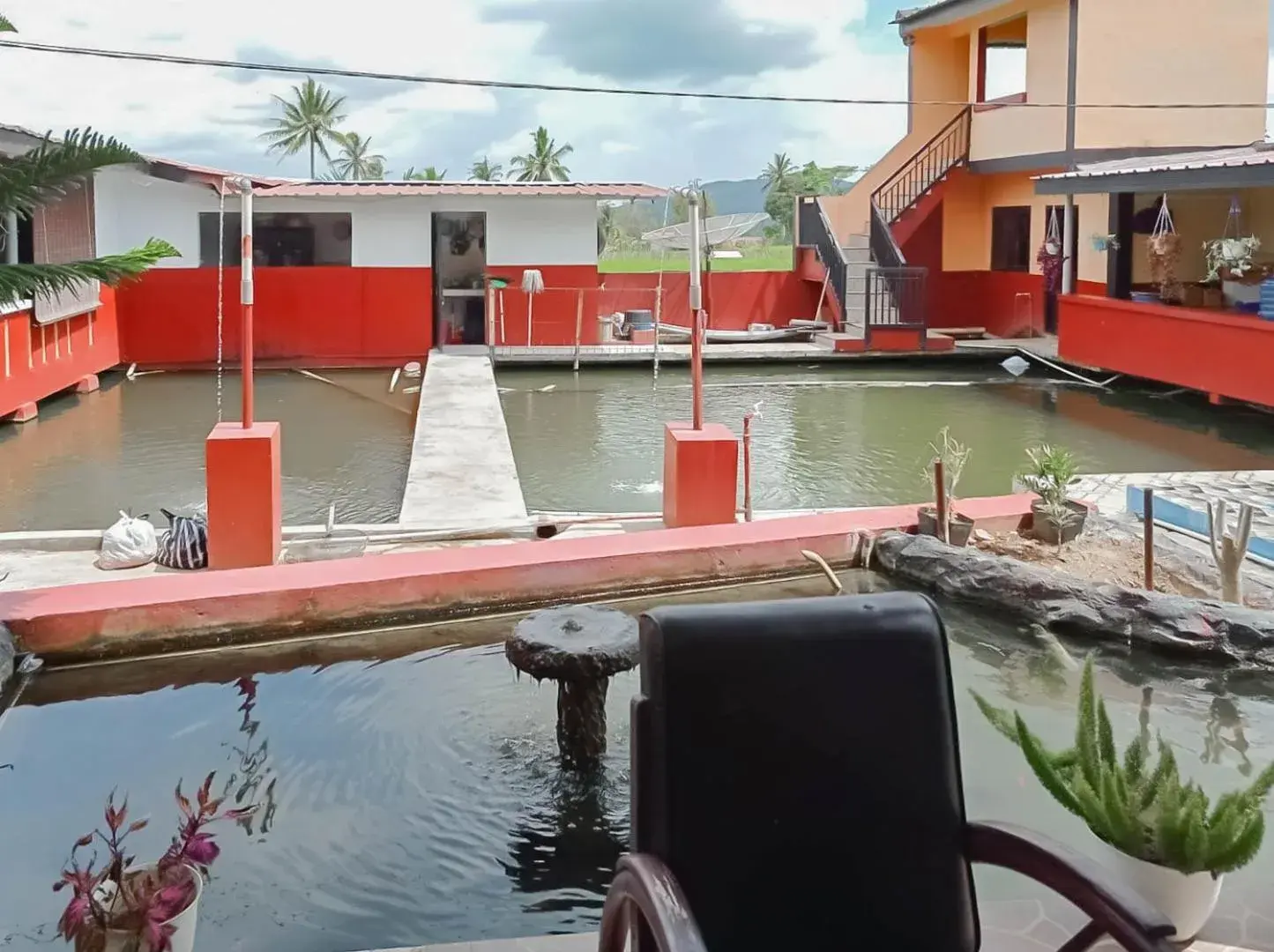 Pool view in Saung Aligo Syariah RedPartner Pool view in Saung Aligo Syariah RedPartner