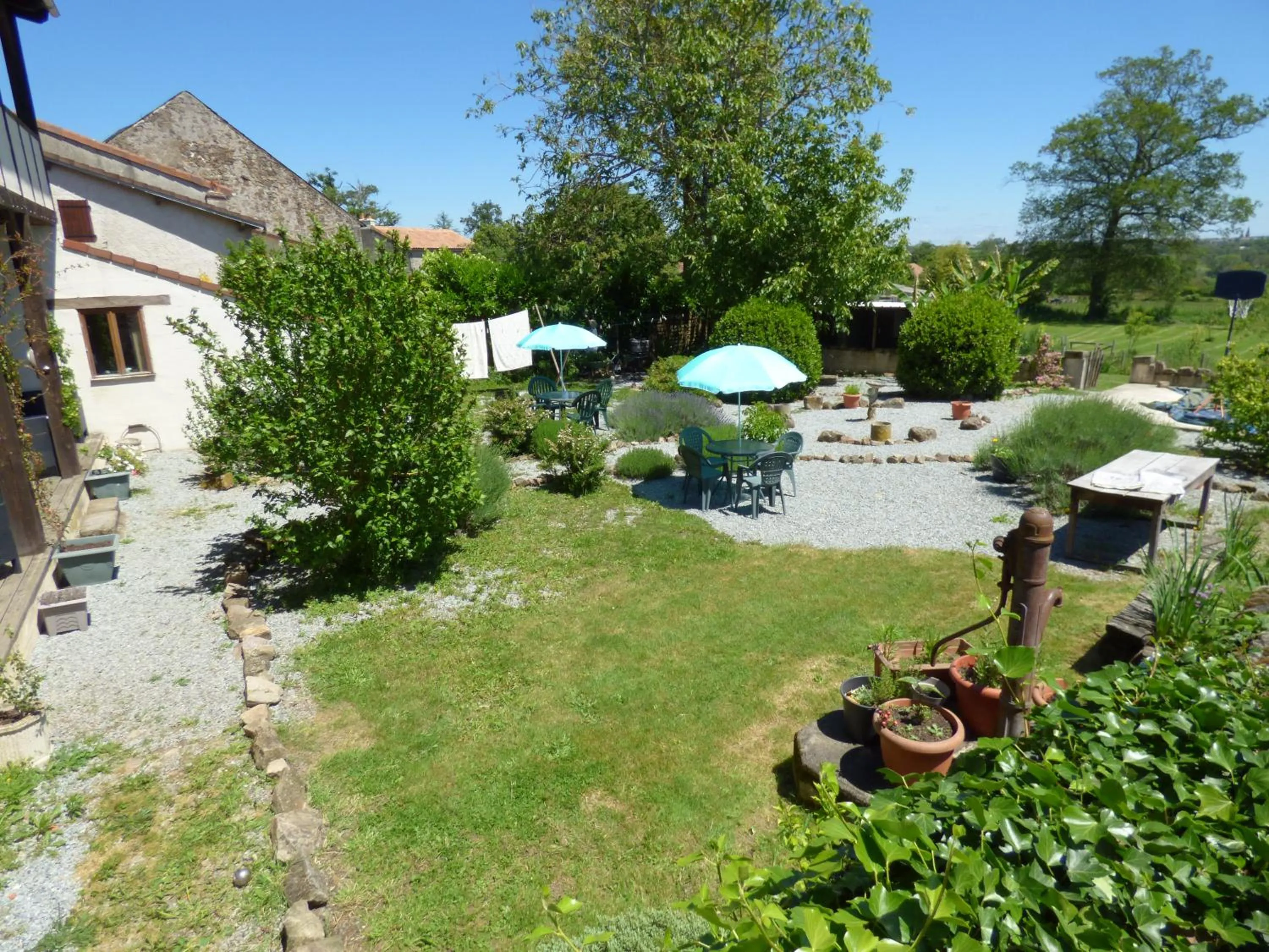 Garden in L'Ancien Presbytère Chambres D'hote ou Gite