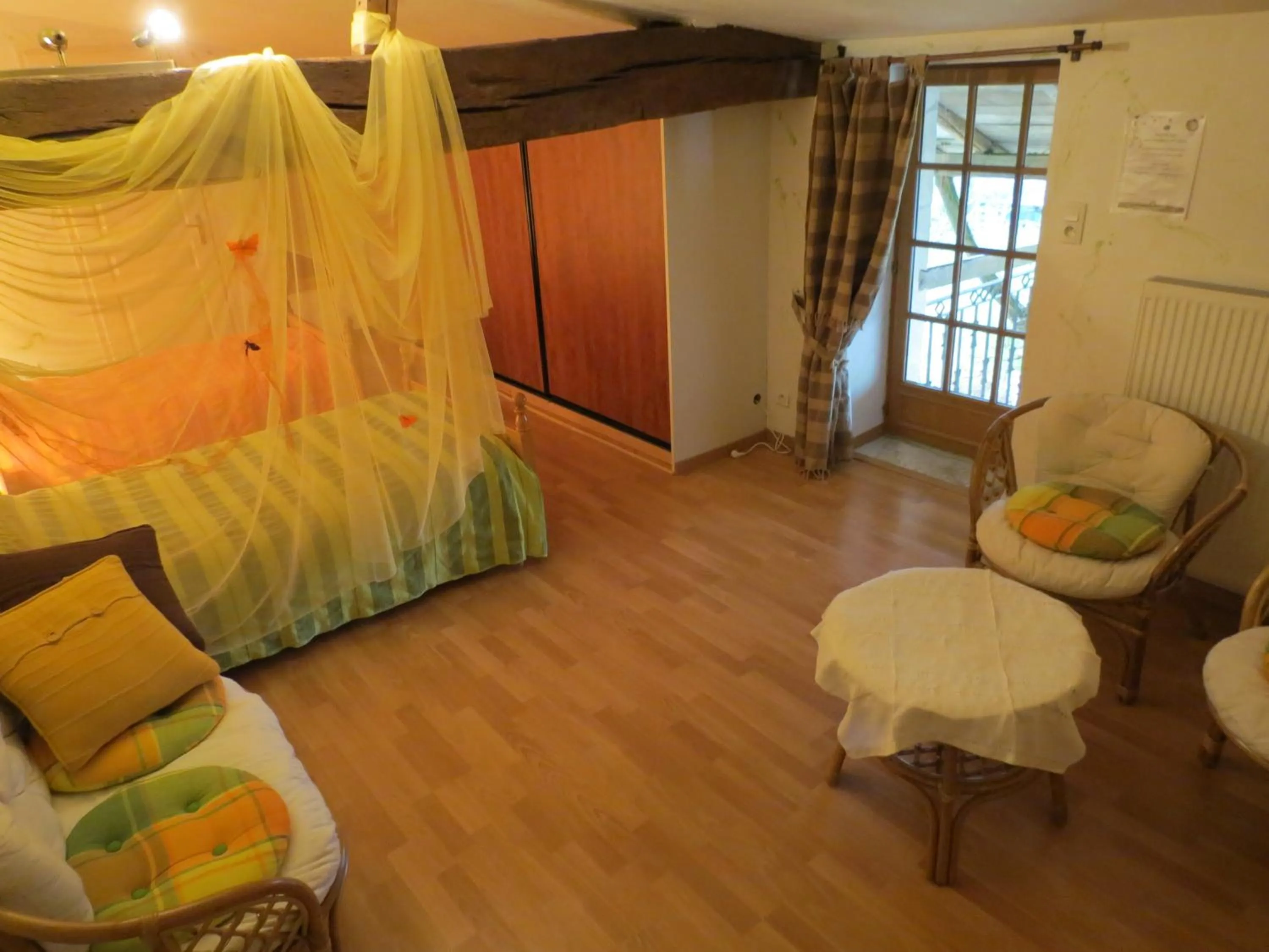 Living room, Bed in L'Aubinoise