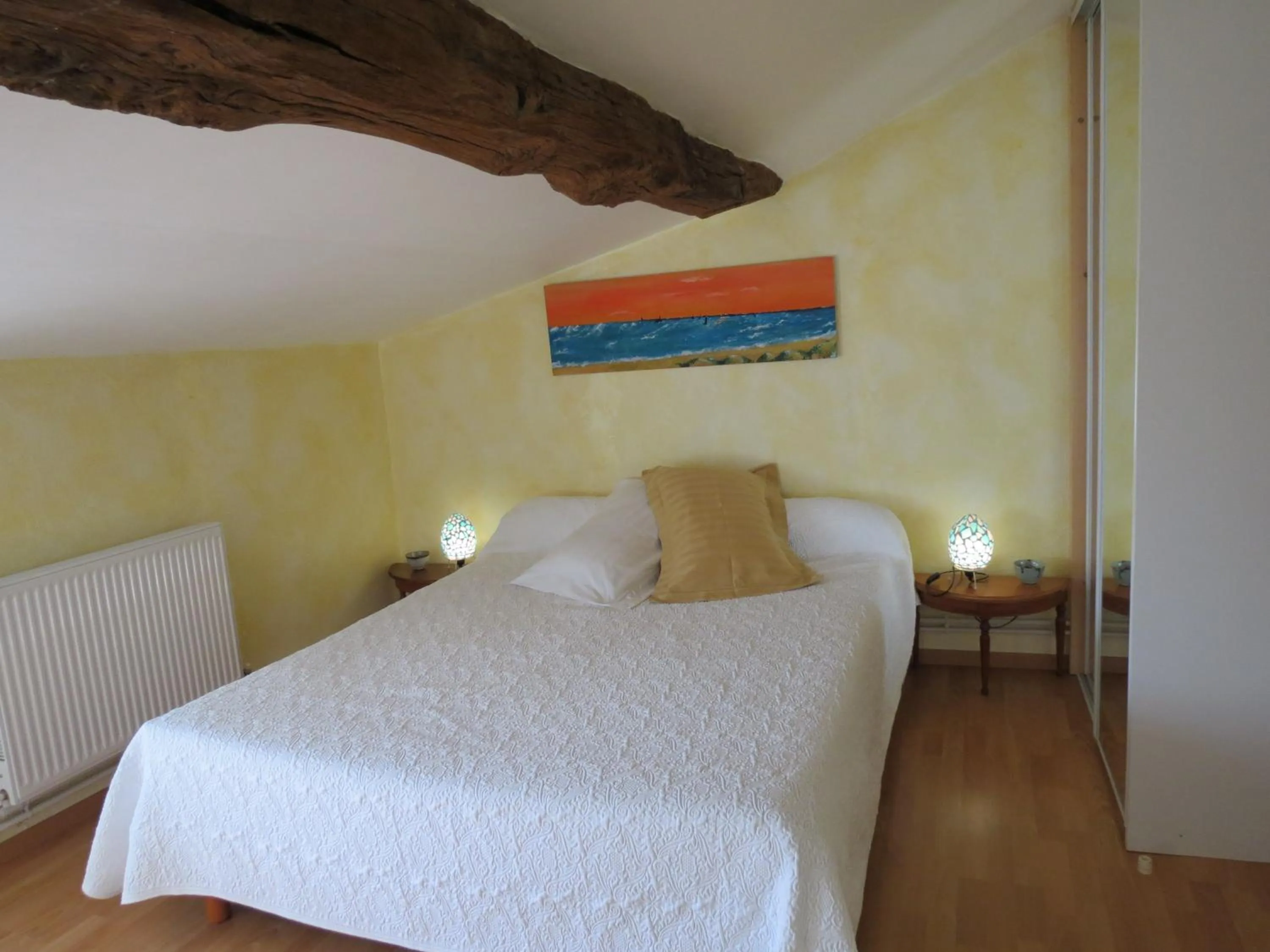 Photo of the whole room, Bed in L'Aubinoise