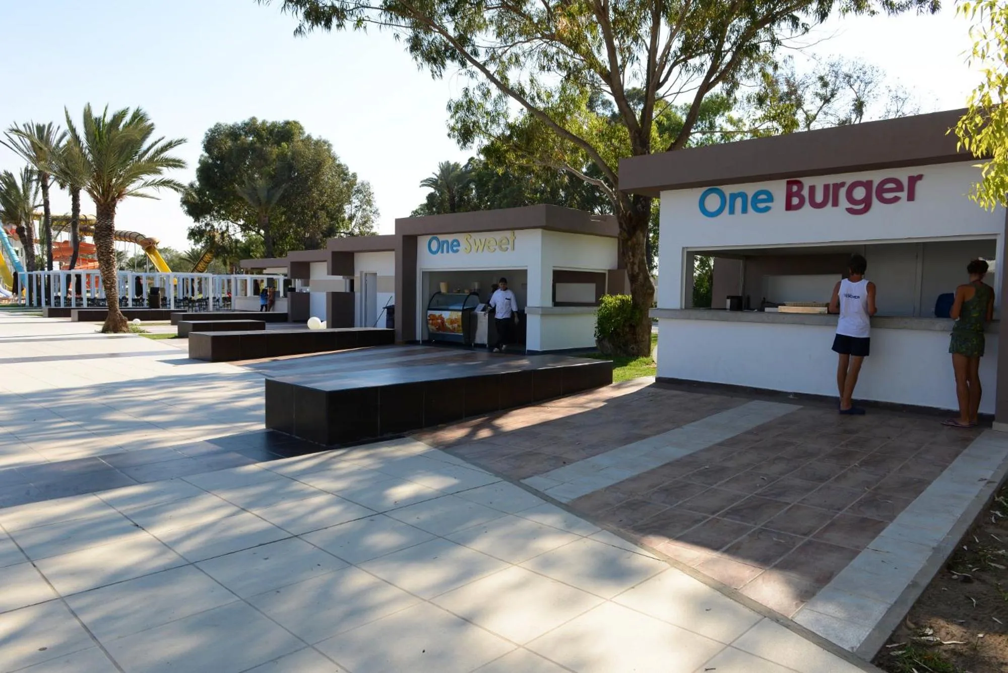 Restaurant/places to eat in One Resort Aqua Park