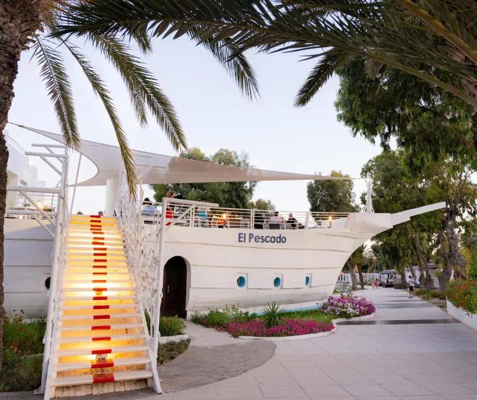 Restaurant/places to eat in One Resort Aqua Park