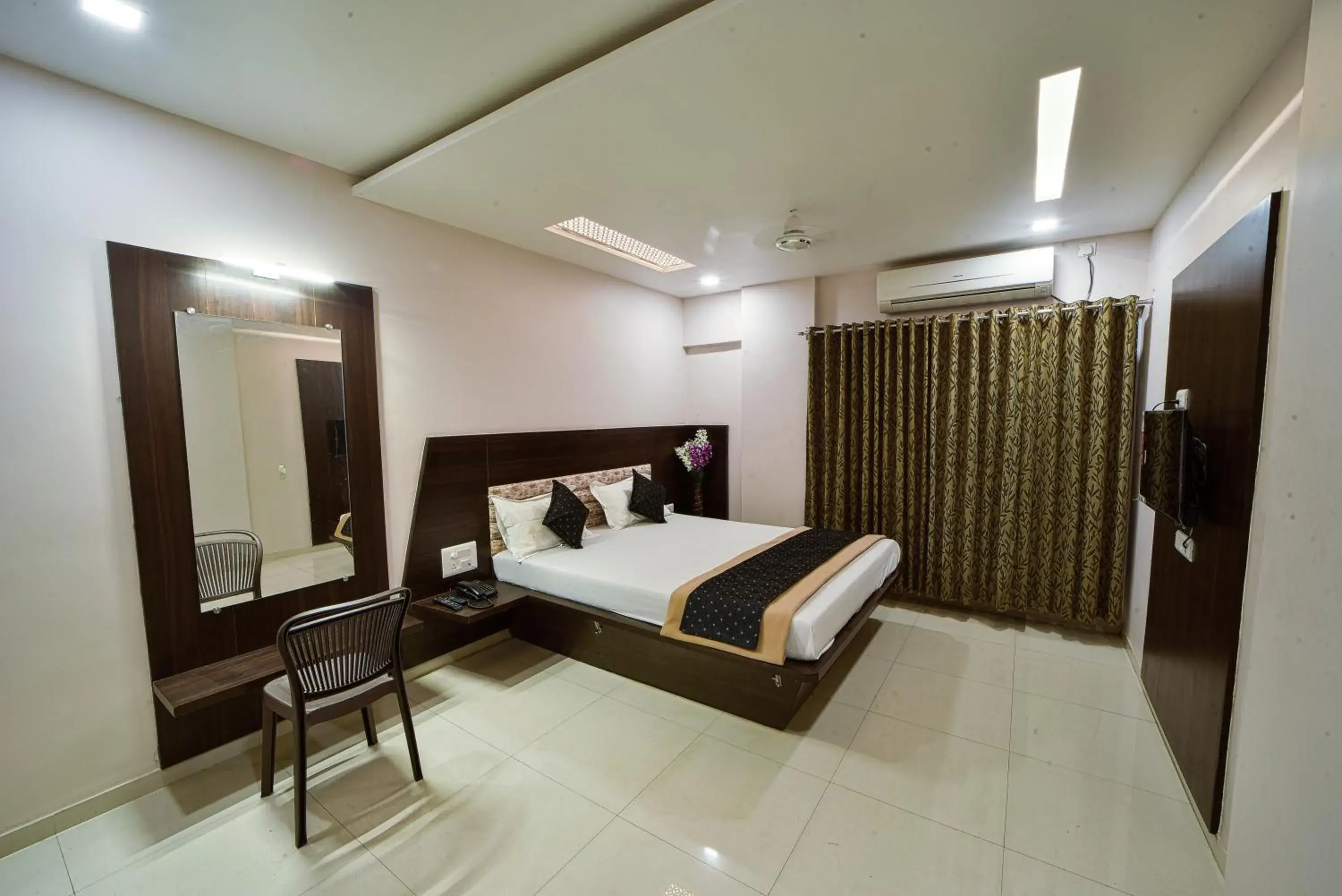 Bed in Hotel Shree Annapurana, Kolhapur Panhala Road Bed in Hotel Shree Annapurana, Kolhapur Panhala Road
