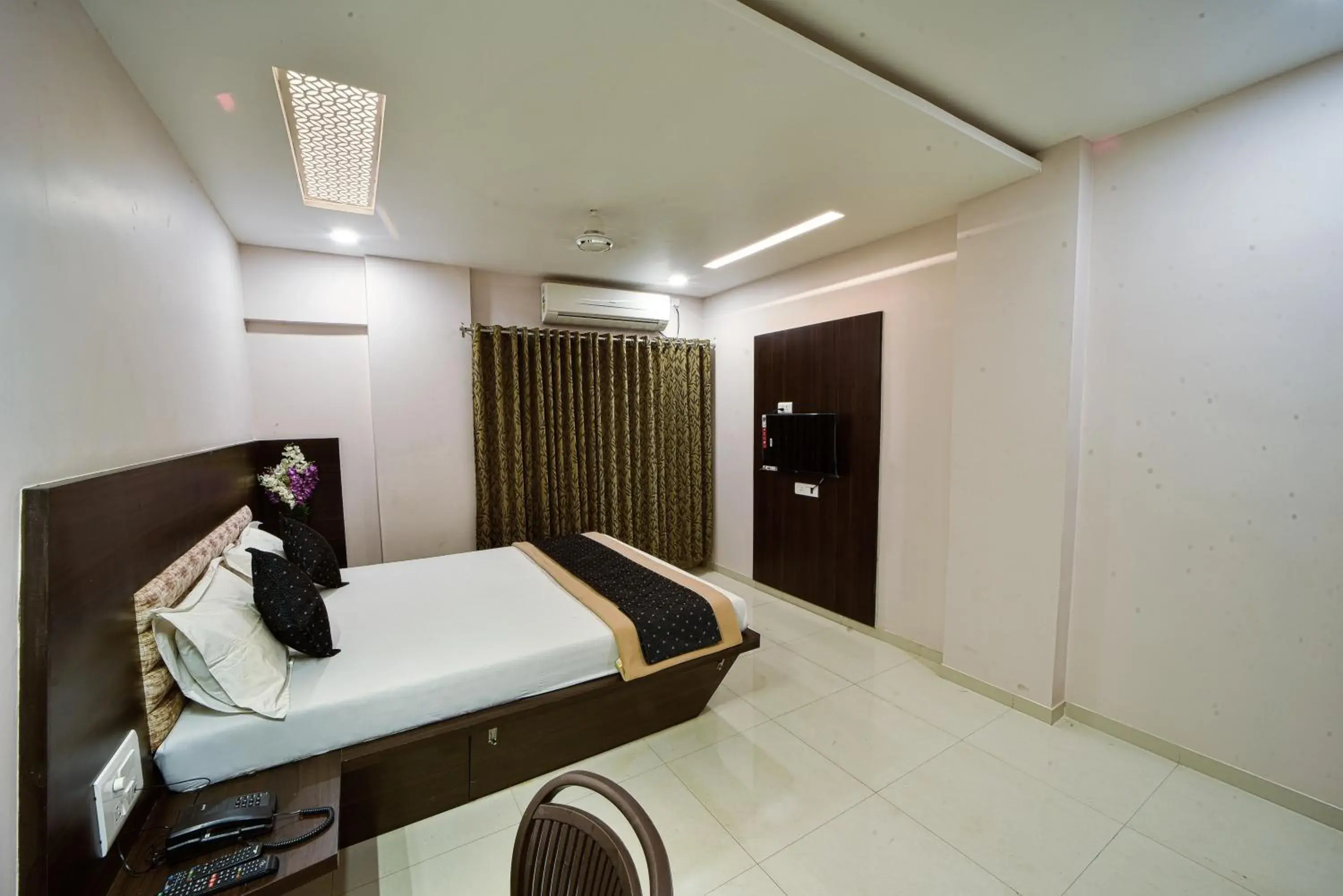 Bed in Hotel Shree Annapurana, Kolhapur Panhala Road Bed in Hotel Shree Annapurana, Kolhapur Panhala Road
