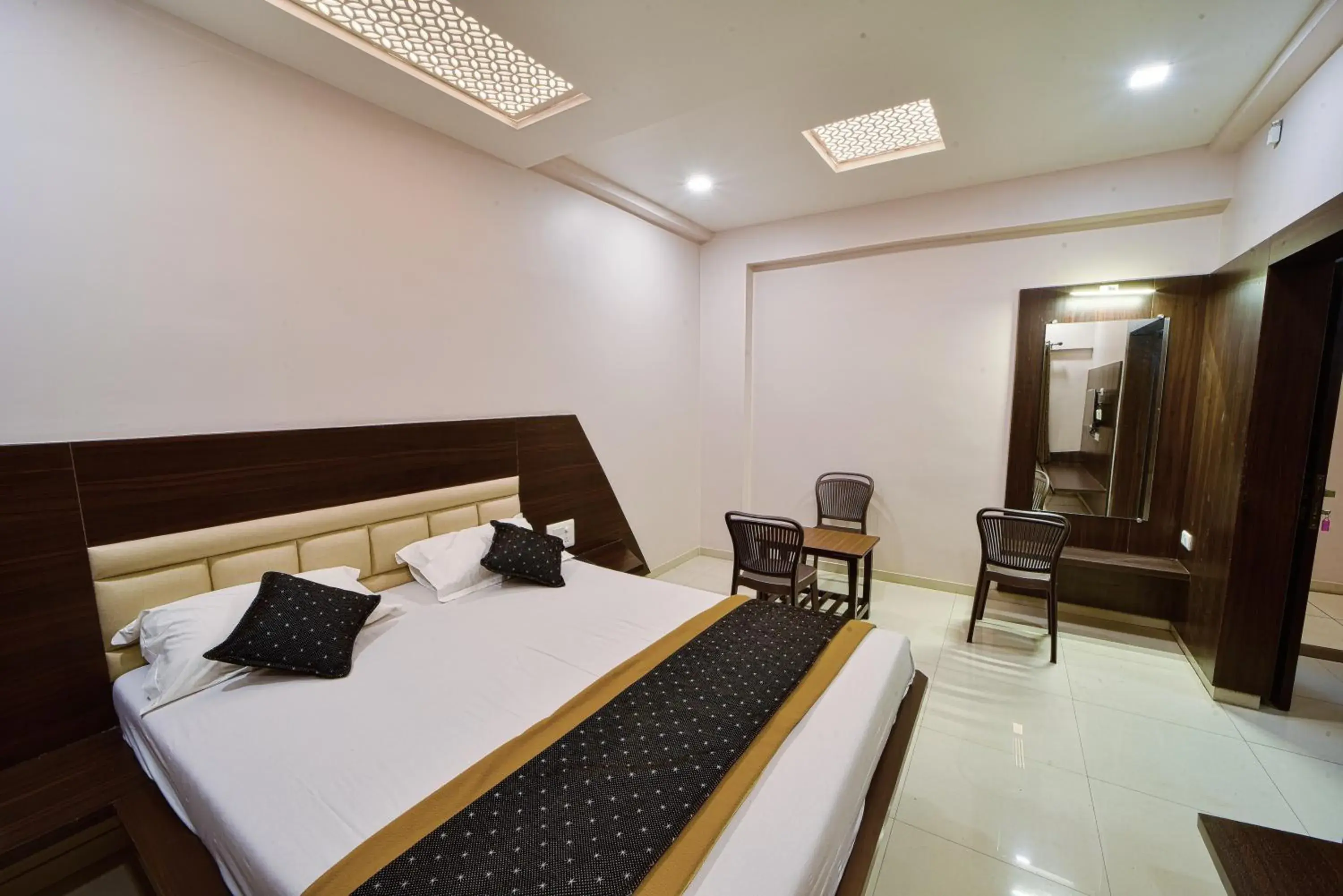Bed in Hotel Shree Annapurana, Kolhapur Panhala Road Bed in Hotel Shree Annapurana, Kolhapur Panhala Road