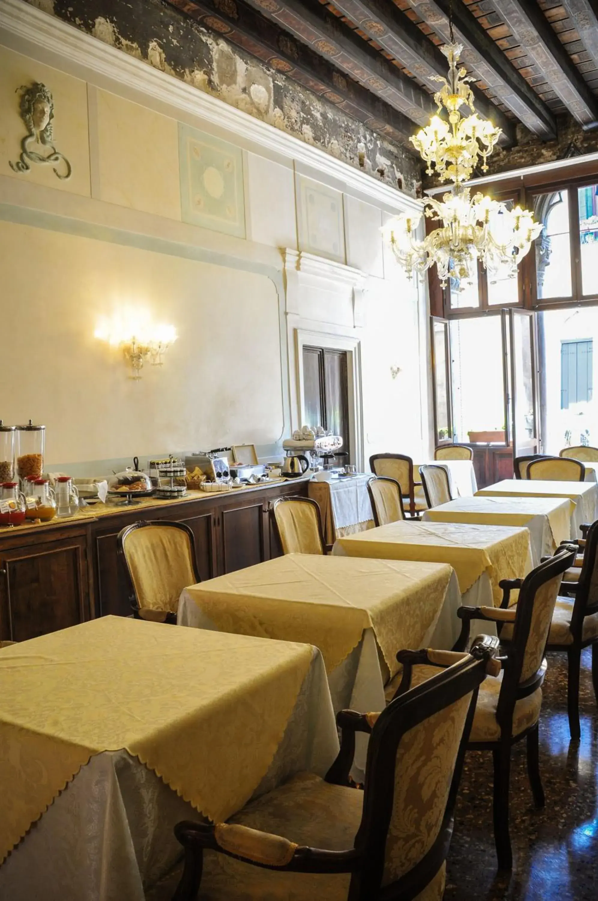 Restaurant/places to eat in Ca' Amadi Restaurant/places to eat in Ca' Amadi