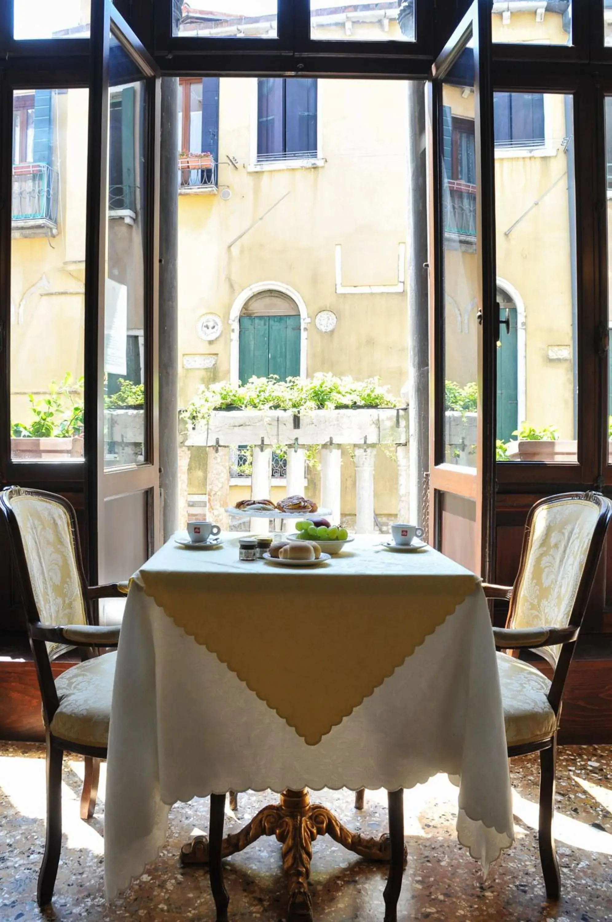 Restaurant/places to eat in Ca' Amadi Restaurant/places to eat in Ca' Amadi