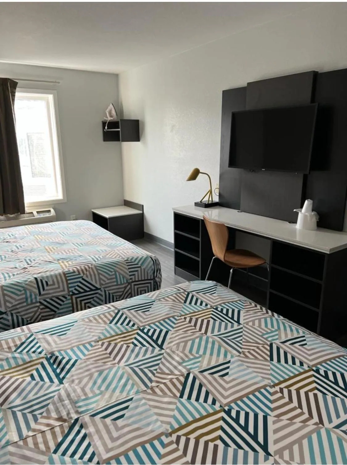 TV and multimedia, Bed in Studio 6 Altoona, IA - Des Moines East