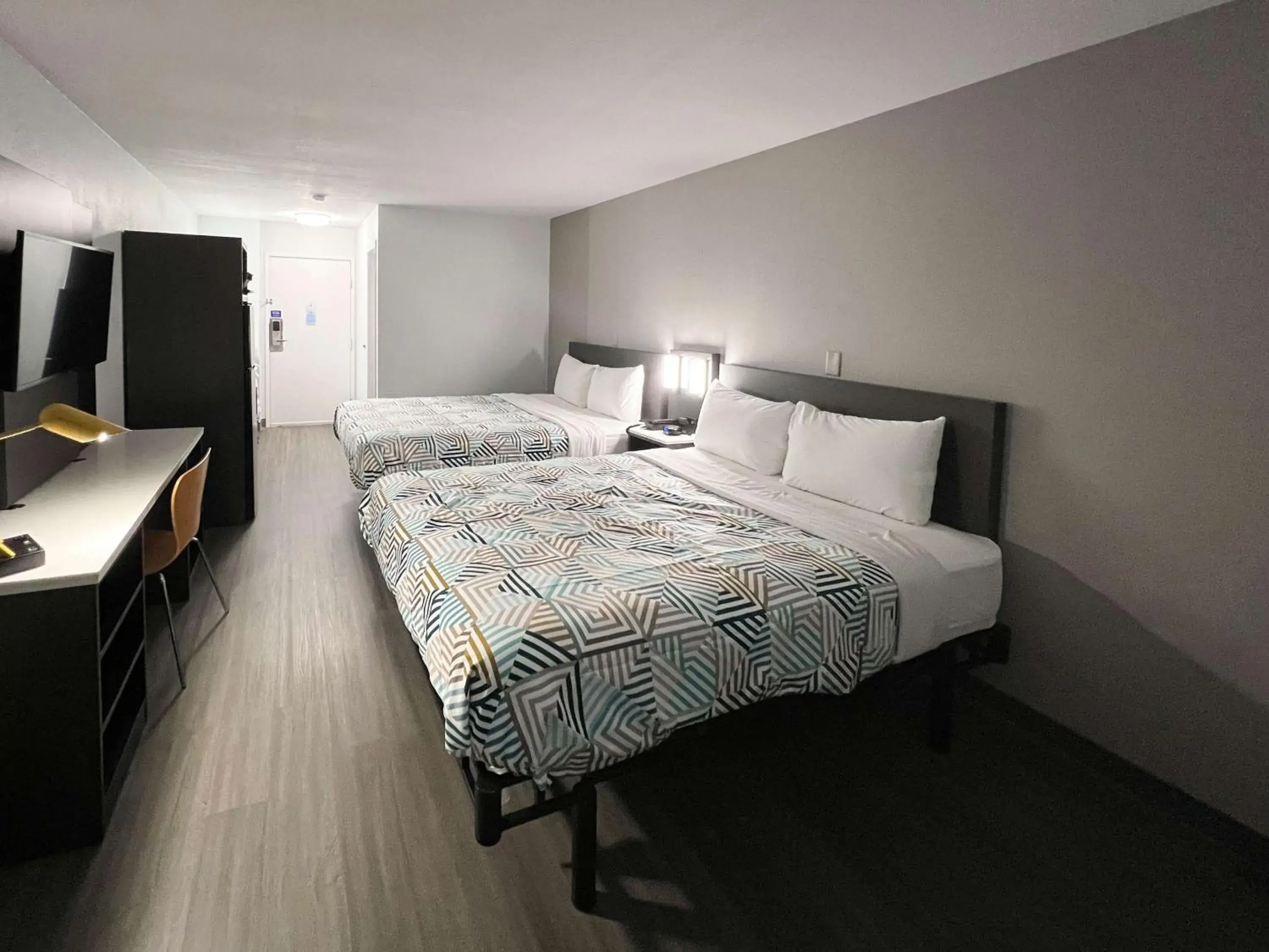 Bedroom, Bed in Studio 6 Altoona, IA - Des Moines East Bedroom, Bed in Studio 6 Altoona, IA - Des Moines East