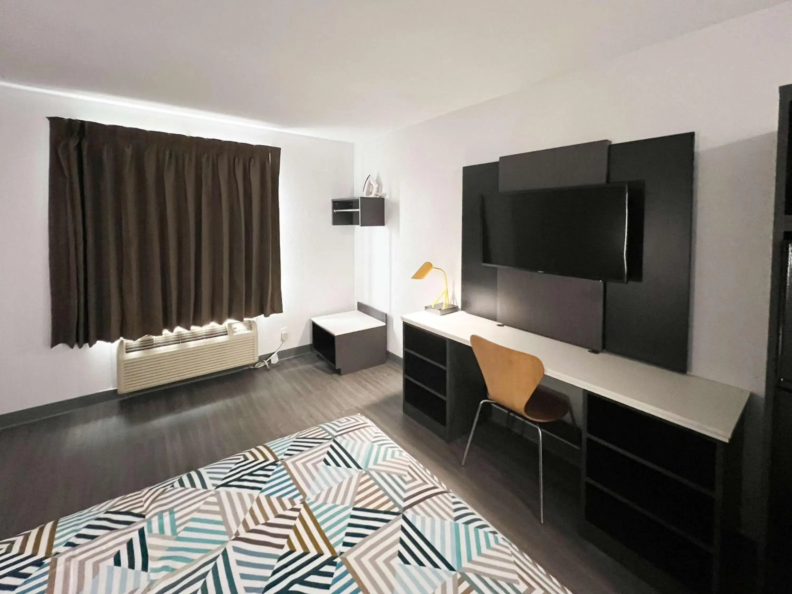 Bedroom in Studio 6 Altoona, IA - Des Moines East Bedroom in Studio 6 Altoona, IA - Des Moines East