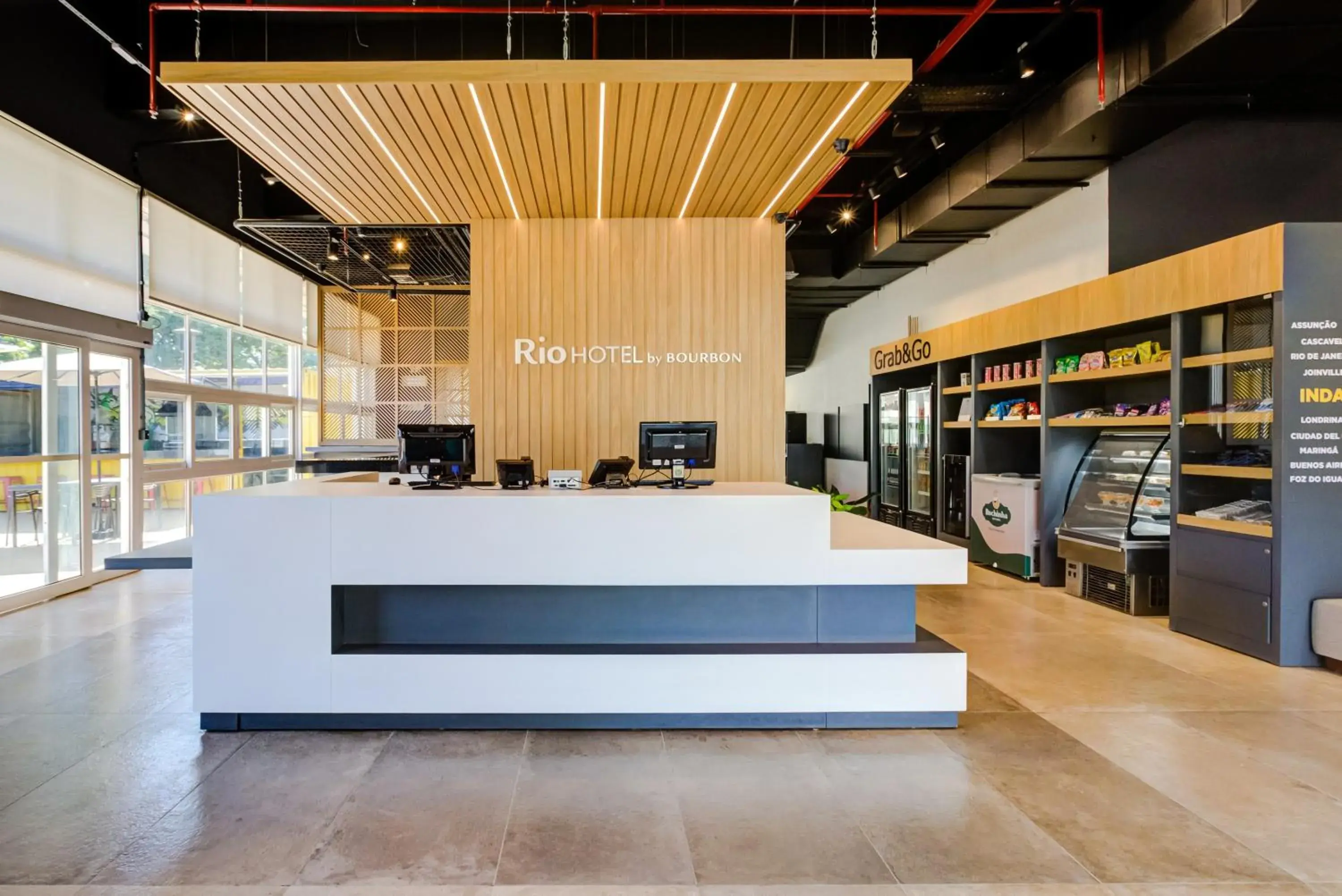 Lobby or reception in Rio Hotel by Bourbon Indaiatuba Lobby or reception in Rio Hotel by Bourbon Indaiatuba