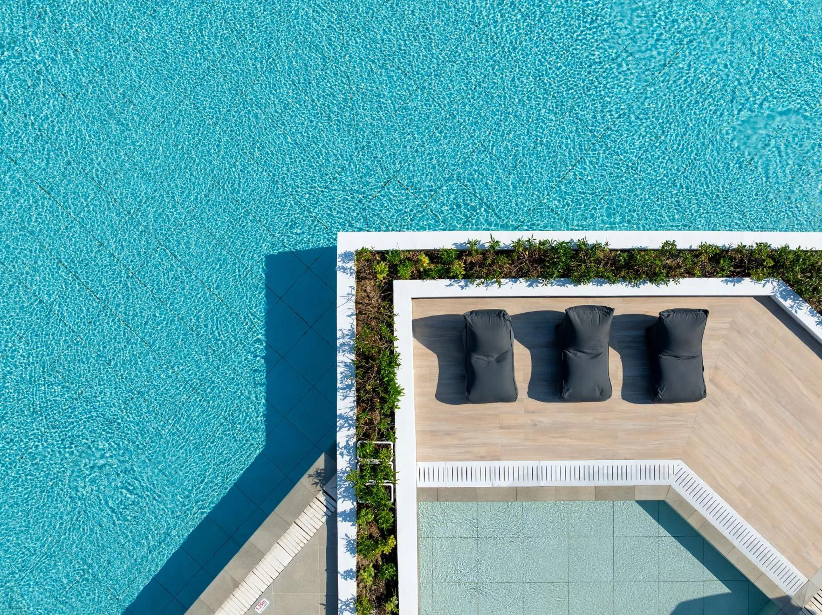 Swimming pool in Hotel Niriides Beach