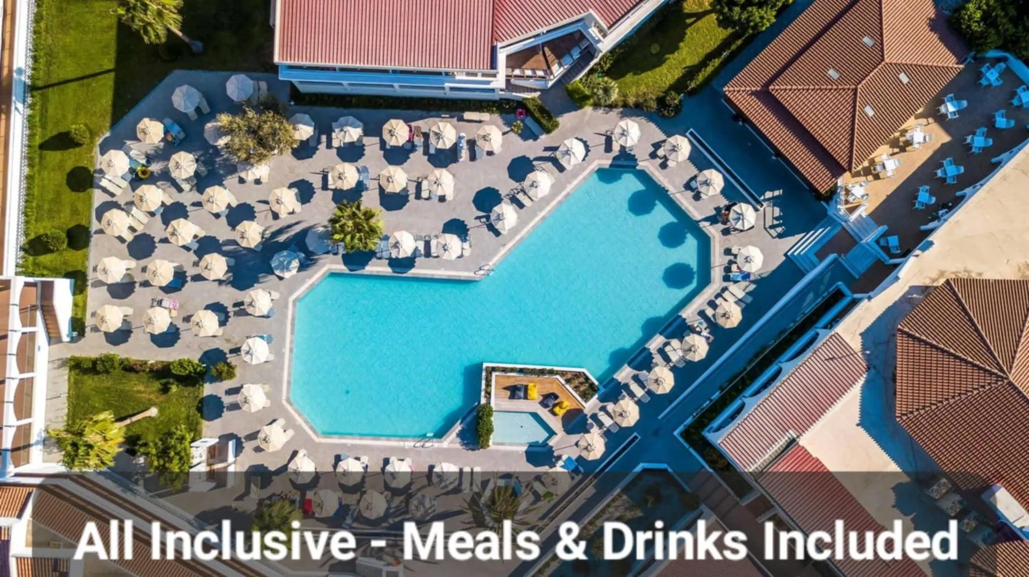 Swimming pool in Hotel Niriides Beach