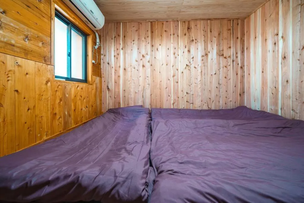 Bedroom, Bed in Fukoji