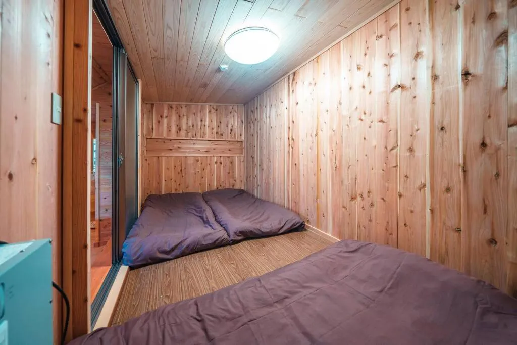 Bedroom, Bed in Fukoji