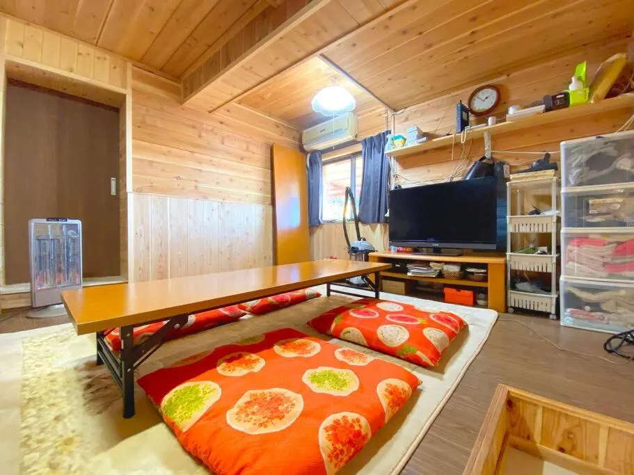 Living room, Bed in Fukoji