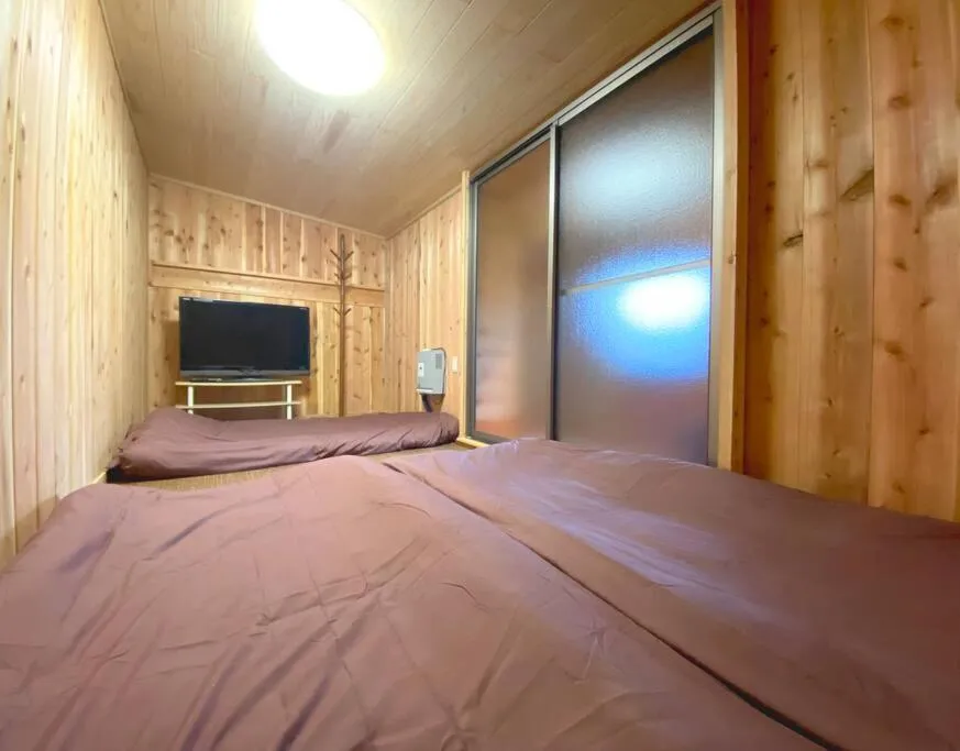 Bedroom, Bed in Fukoji