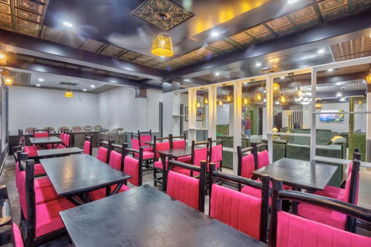Restaurant/places to eat in vella Marina Group of hotels Sol Resort Manali #Atithi Devo Bhava hotel in manali #Free Parking #Mall Road 500m#Mountain view hotel