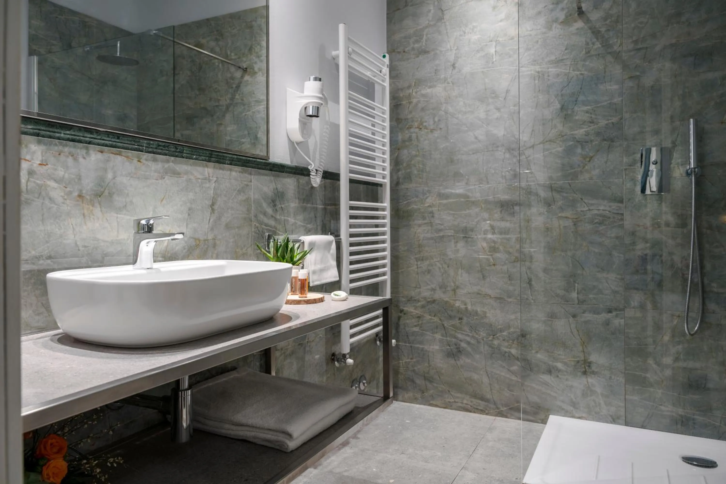 Shower in Grand Hotel Terme & SPA - Chianciano