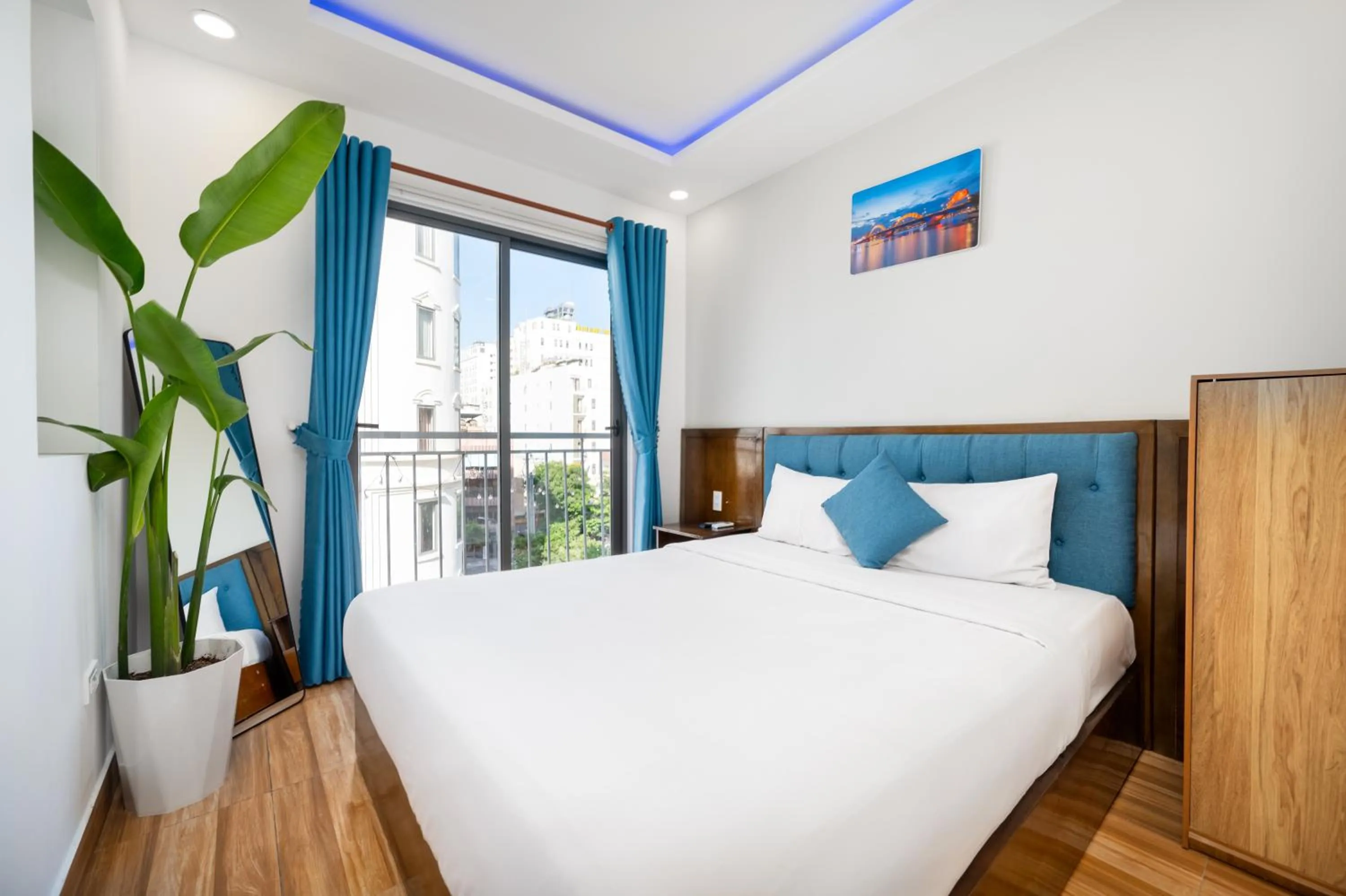 View (from property/room), Bed in Sydney Da Nang Hotel & Apartment