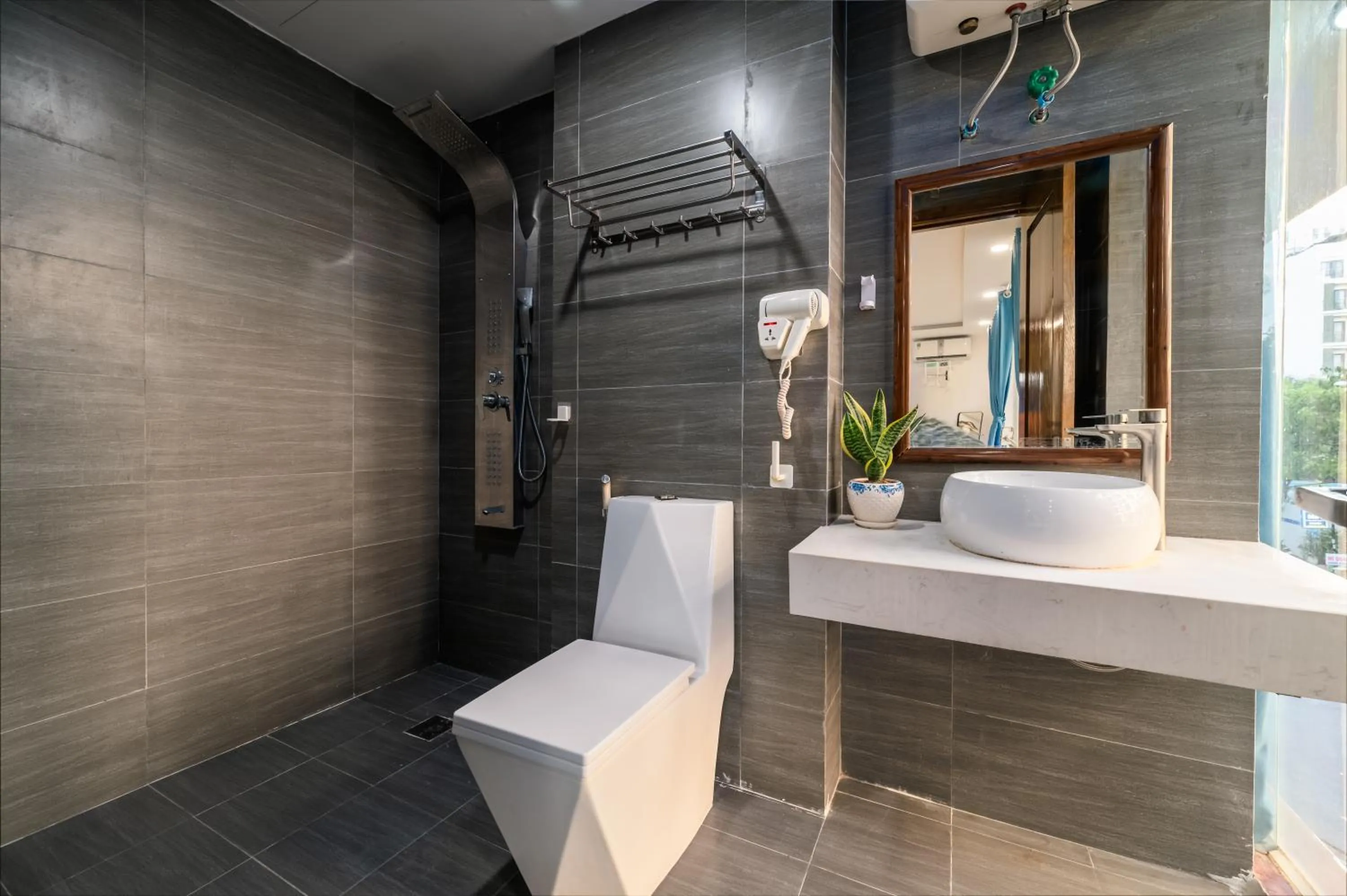 Bathroom in Sydney Da Nang Hotel & Apartment