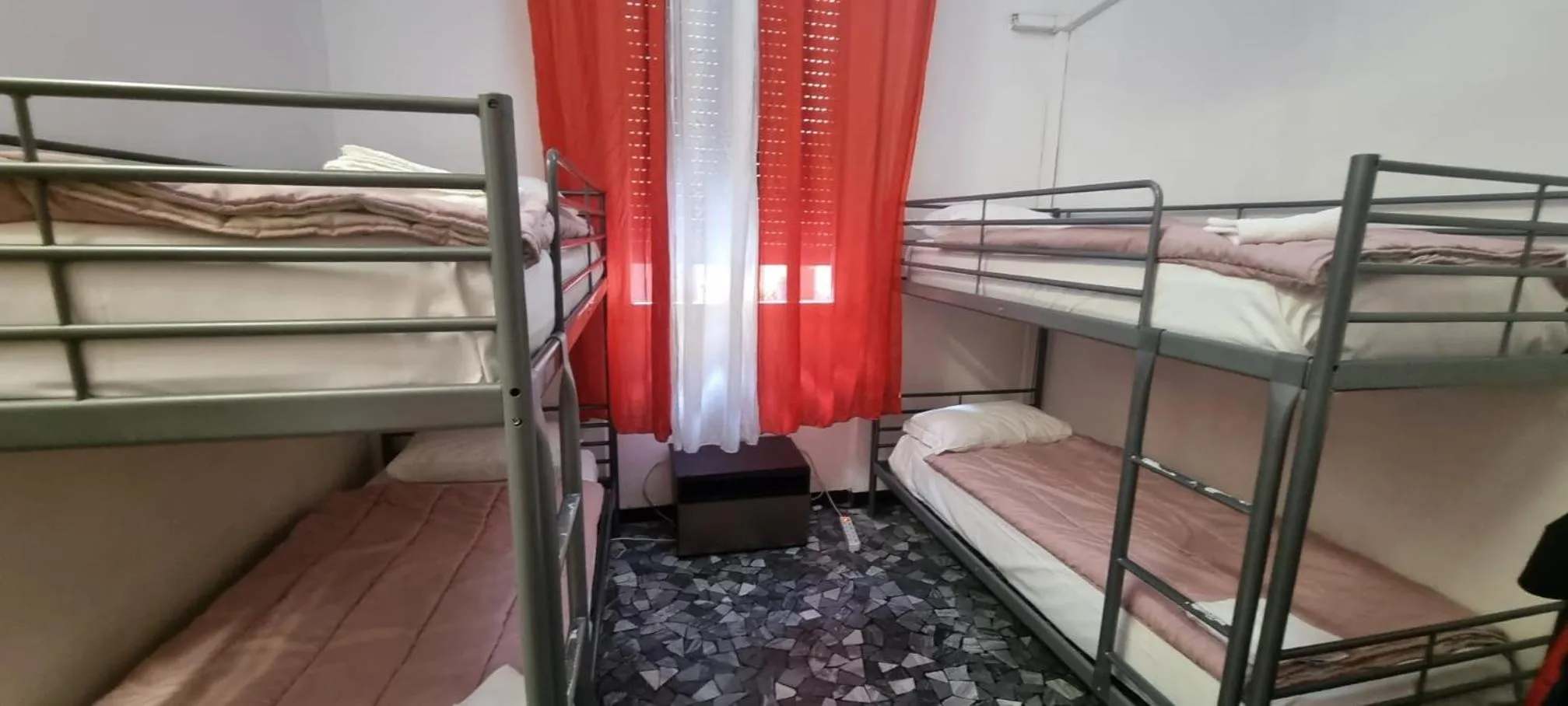 Bed in 6-Bed Mixed Dormitory Room in Family Hostel Milano