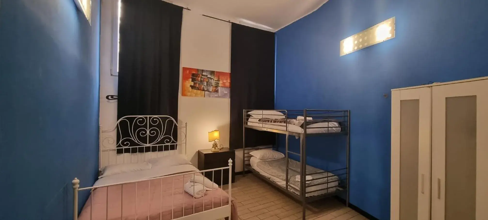 Double or Twin Room with Shared Bathroom in Family Hostel Milano Double or Twin Room with Shared Bathroom in Family Hostel Milano