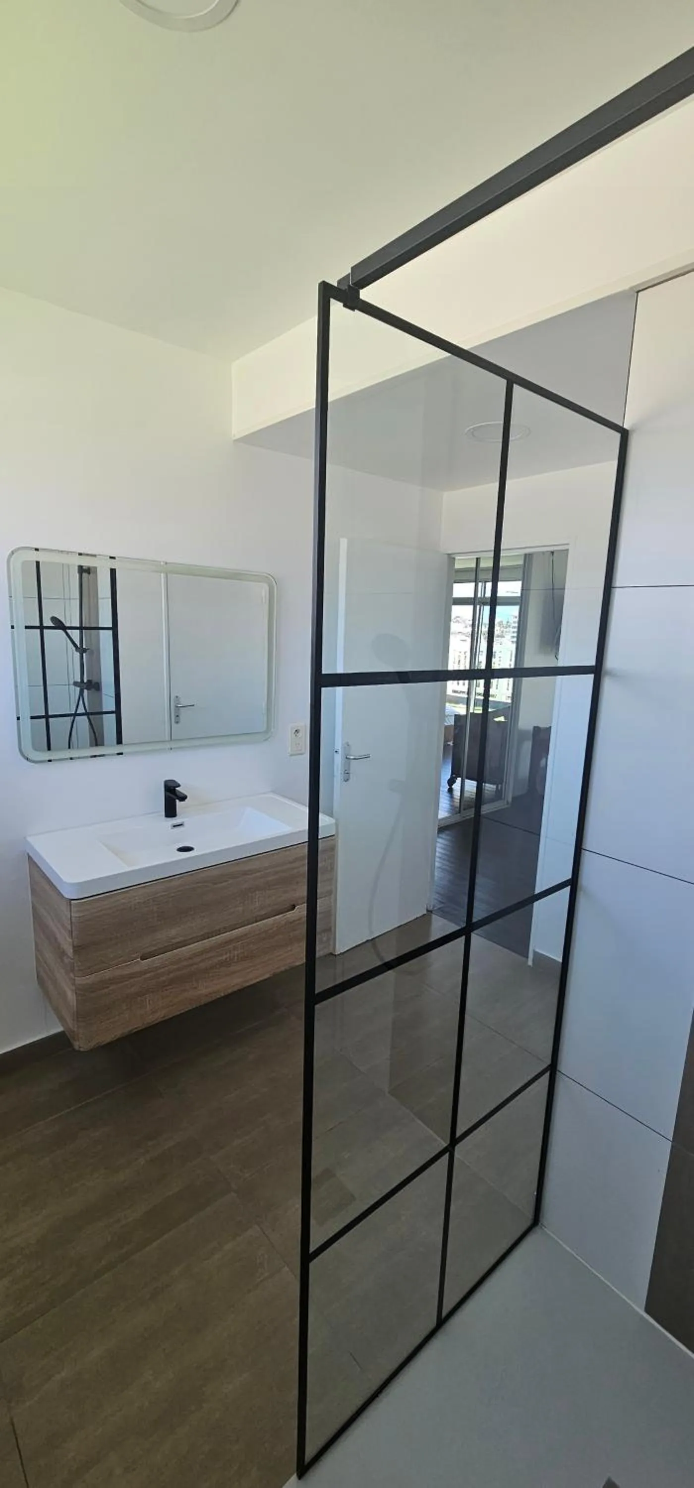 Bathroom, Bed in Auberge du MOCAMBO