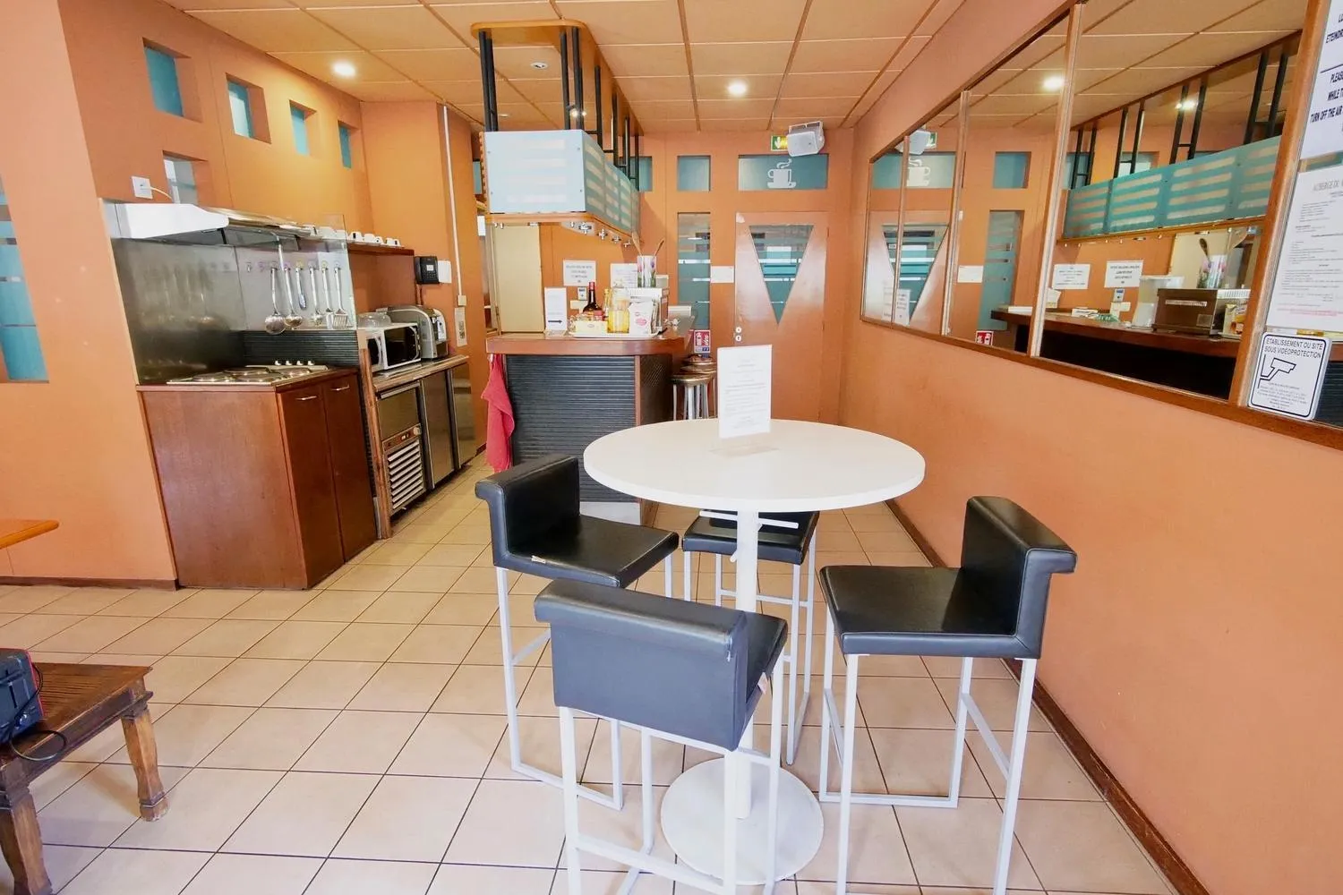 Kitchen or kitchenette in Auberge du MOCAMBO