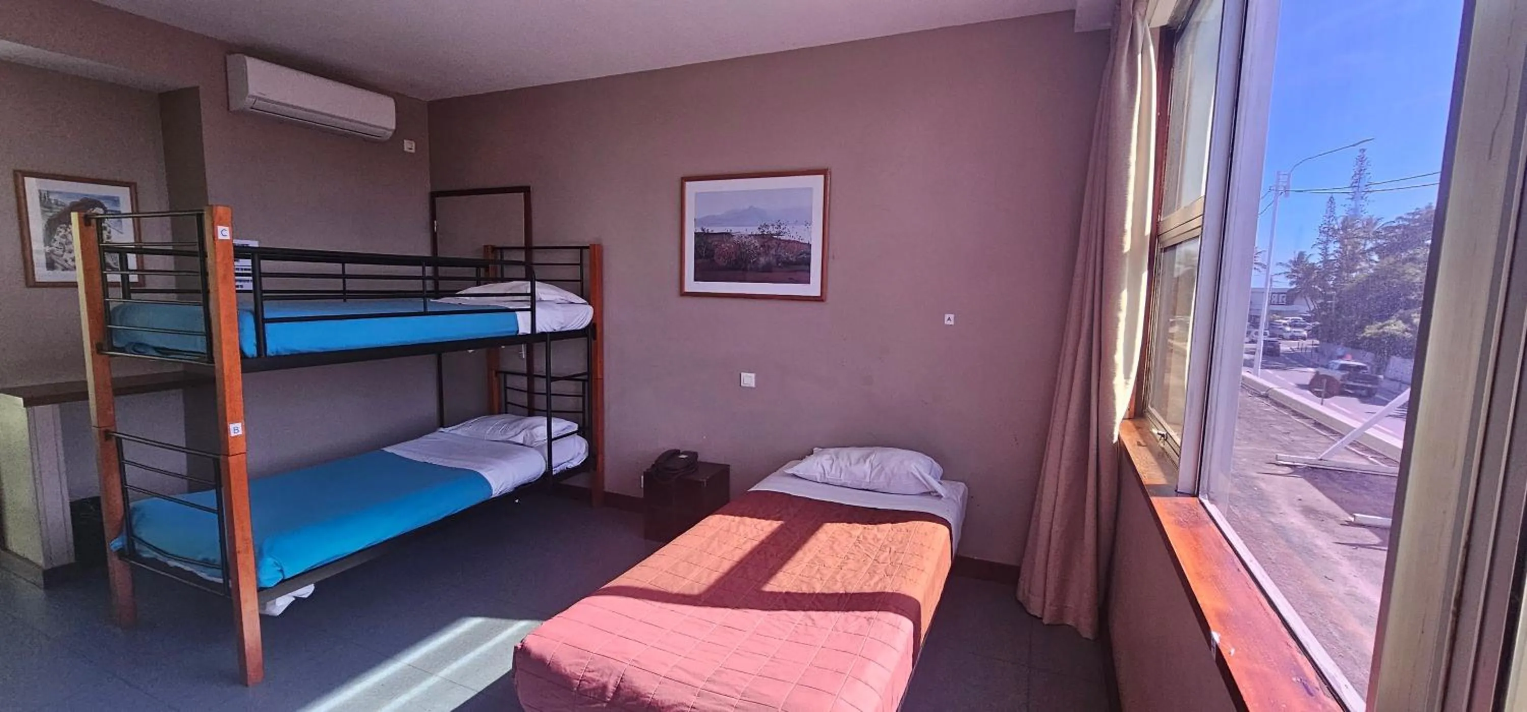 Single Bed in Male Dormitory Room in Auberge du MOCAMBO