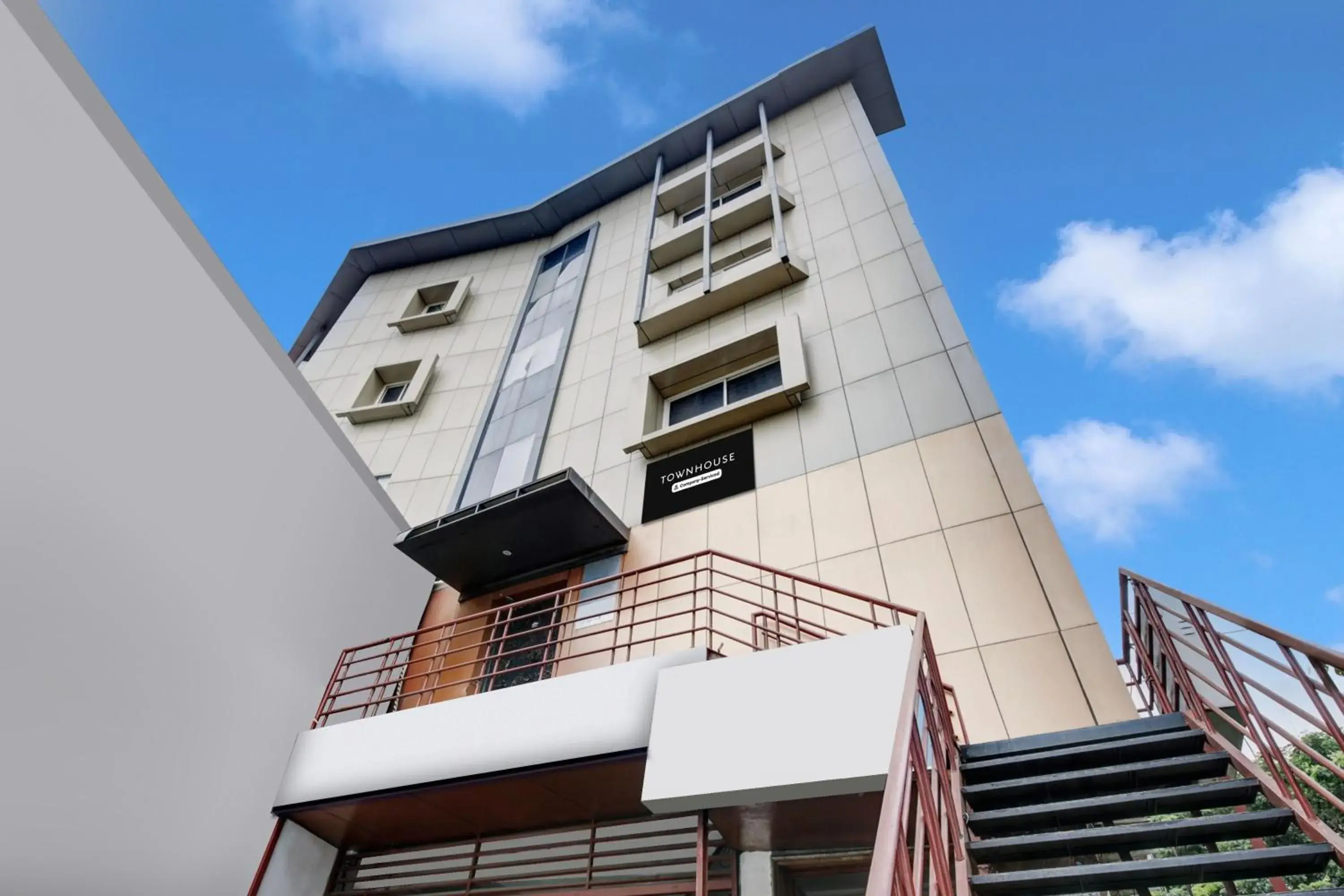 Facade/entrance in Super Townhouse Mysore City Centre Formerly Hotel Mahendra Facade/entrance in Super Townhouse Mysore City Centre Formerly Hotel Mahendra